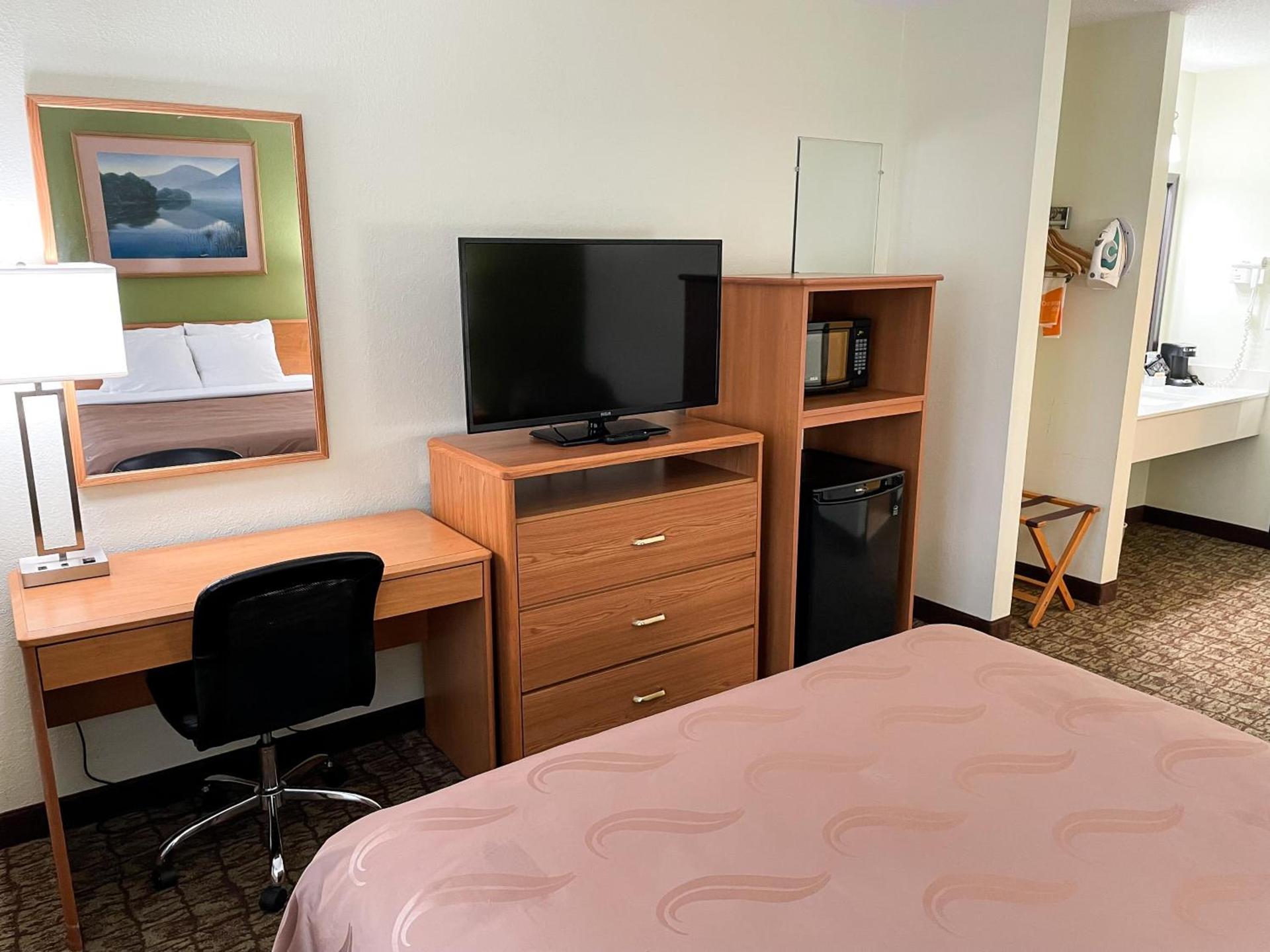 Hudson Inn & Suites photo 18