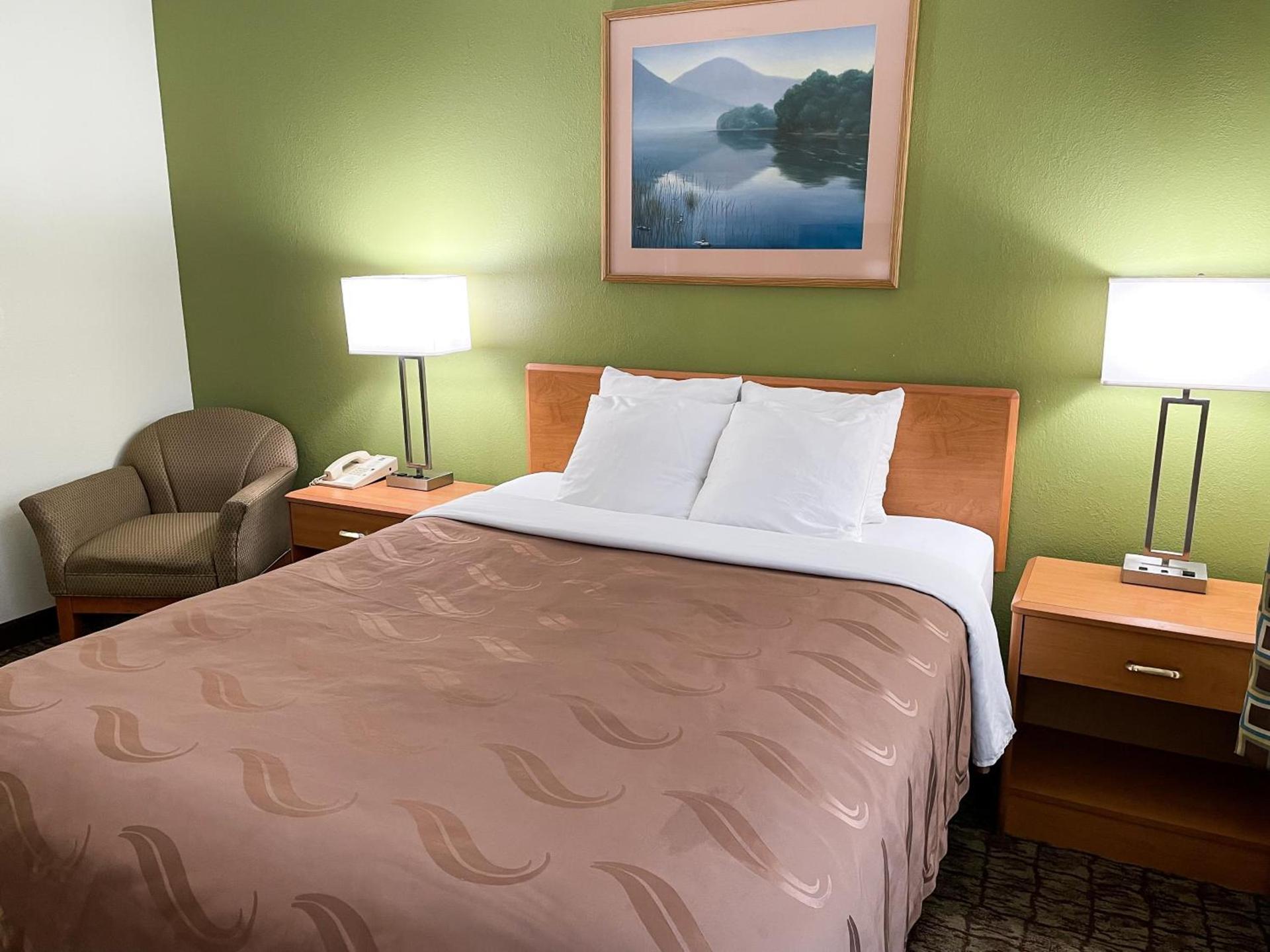 Hudson Inn & Suites photo 17