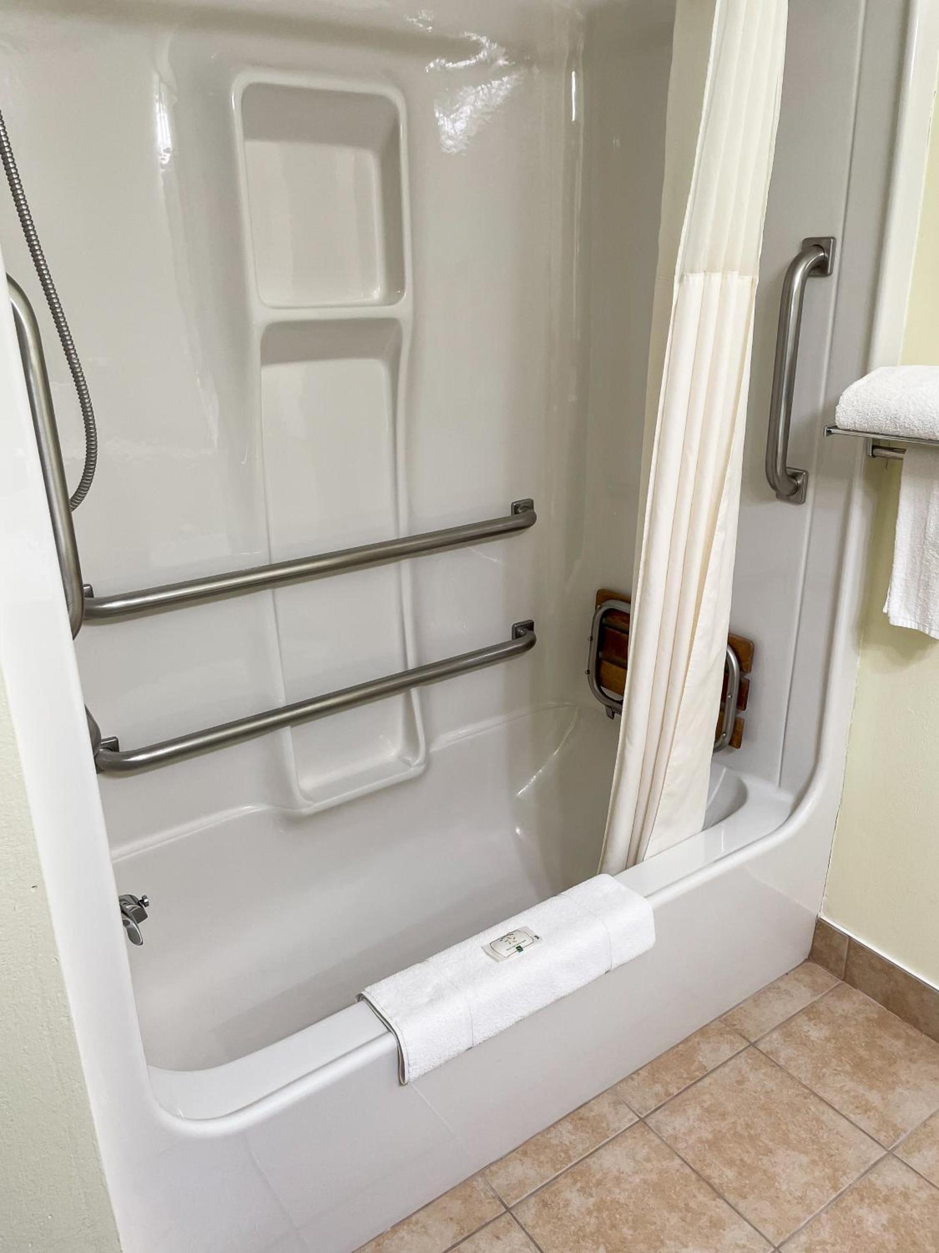 Hudson Inn & Suites photo 23