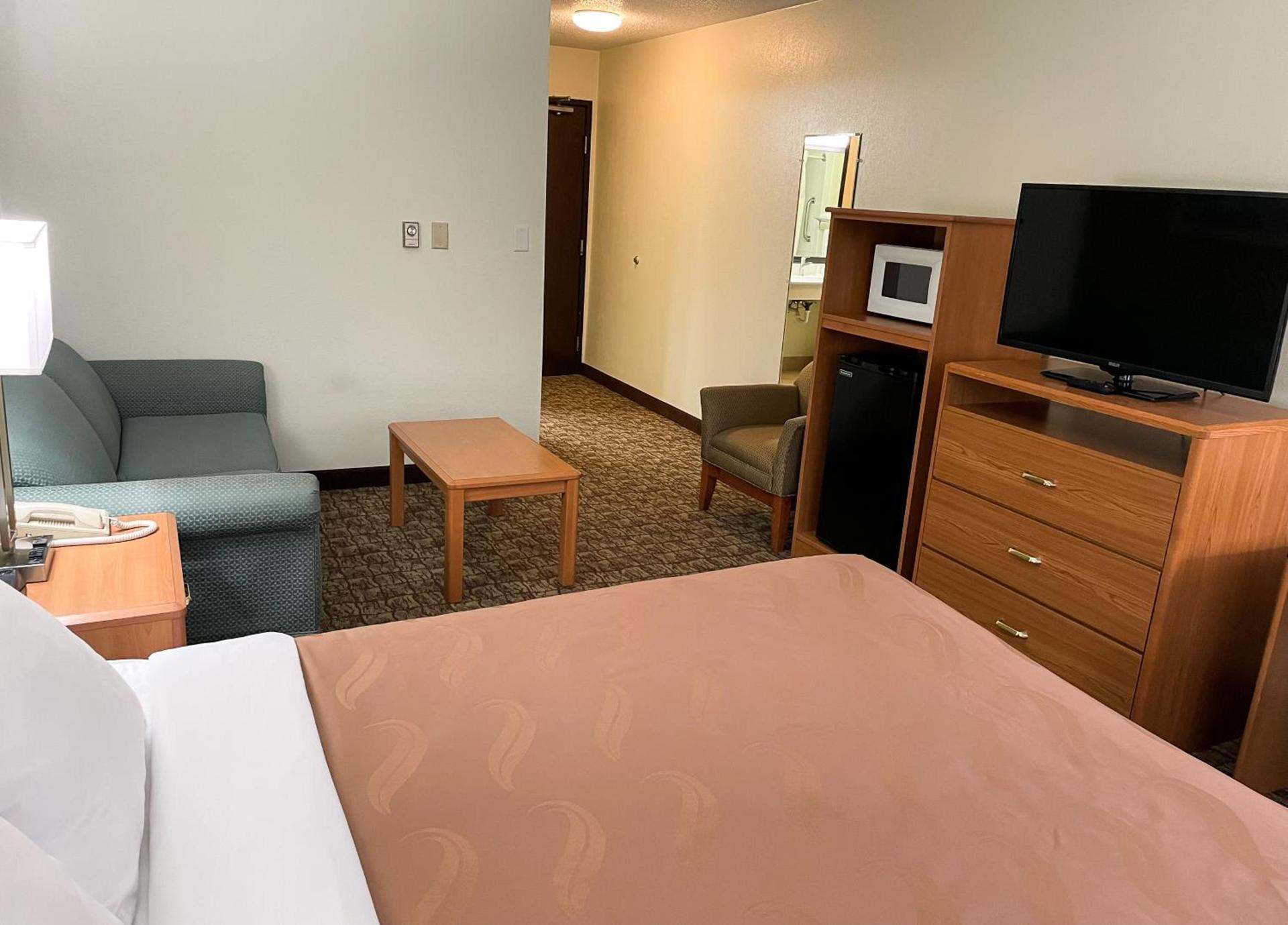 Hudson Inn & Suites photo 26