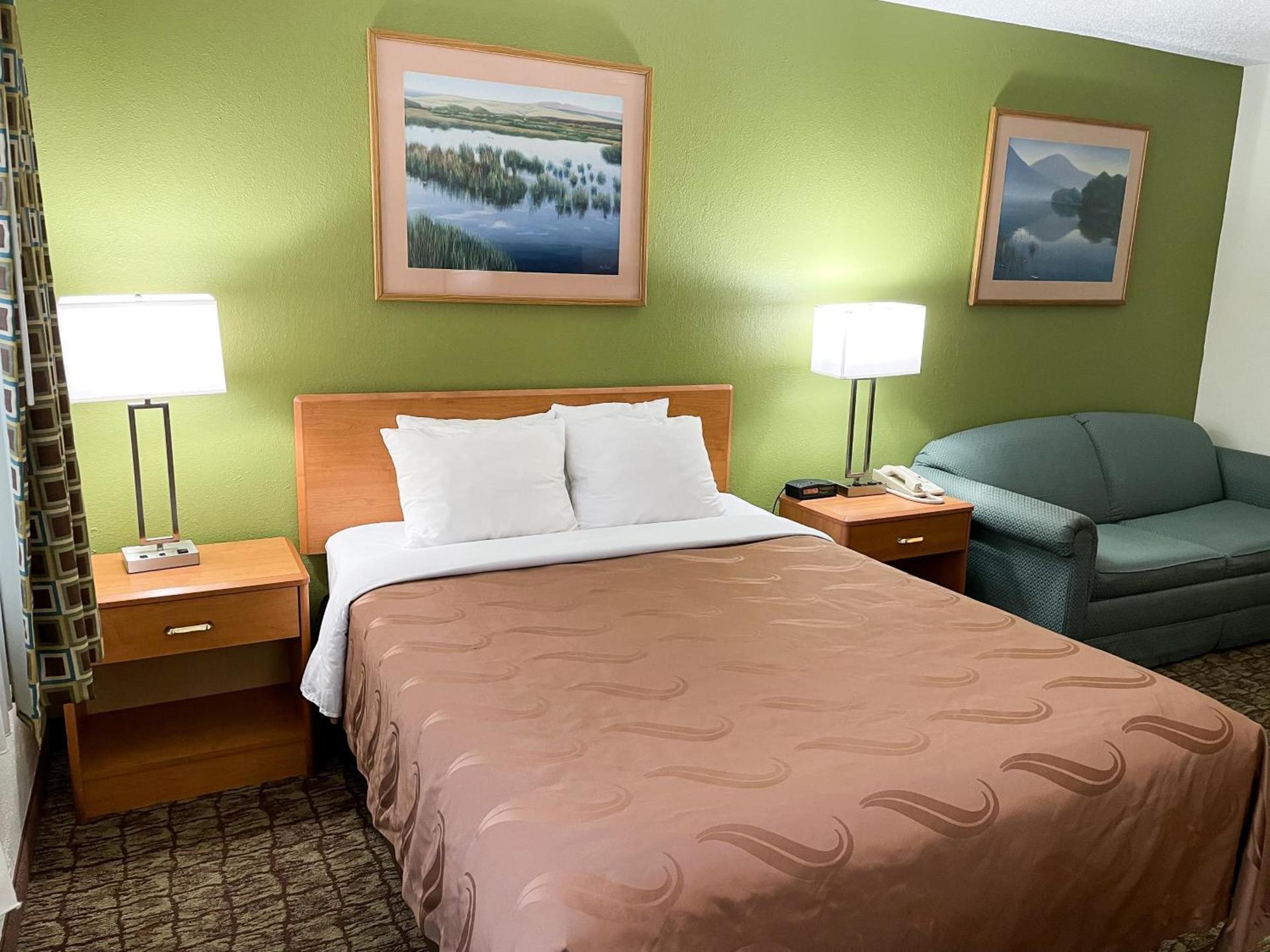 Hudson Inn & Suites photo 29