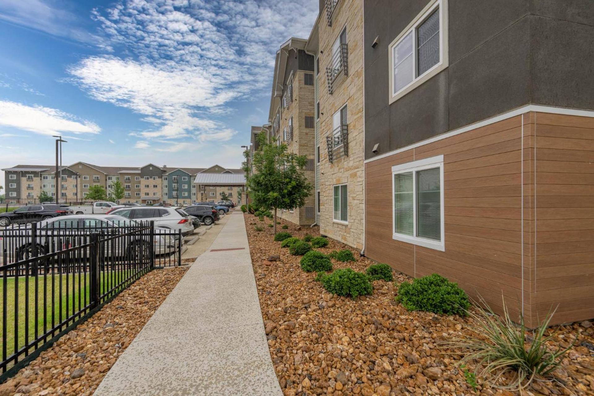 Soka Suites Dallas - Las Colinas photo 7