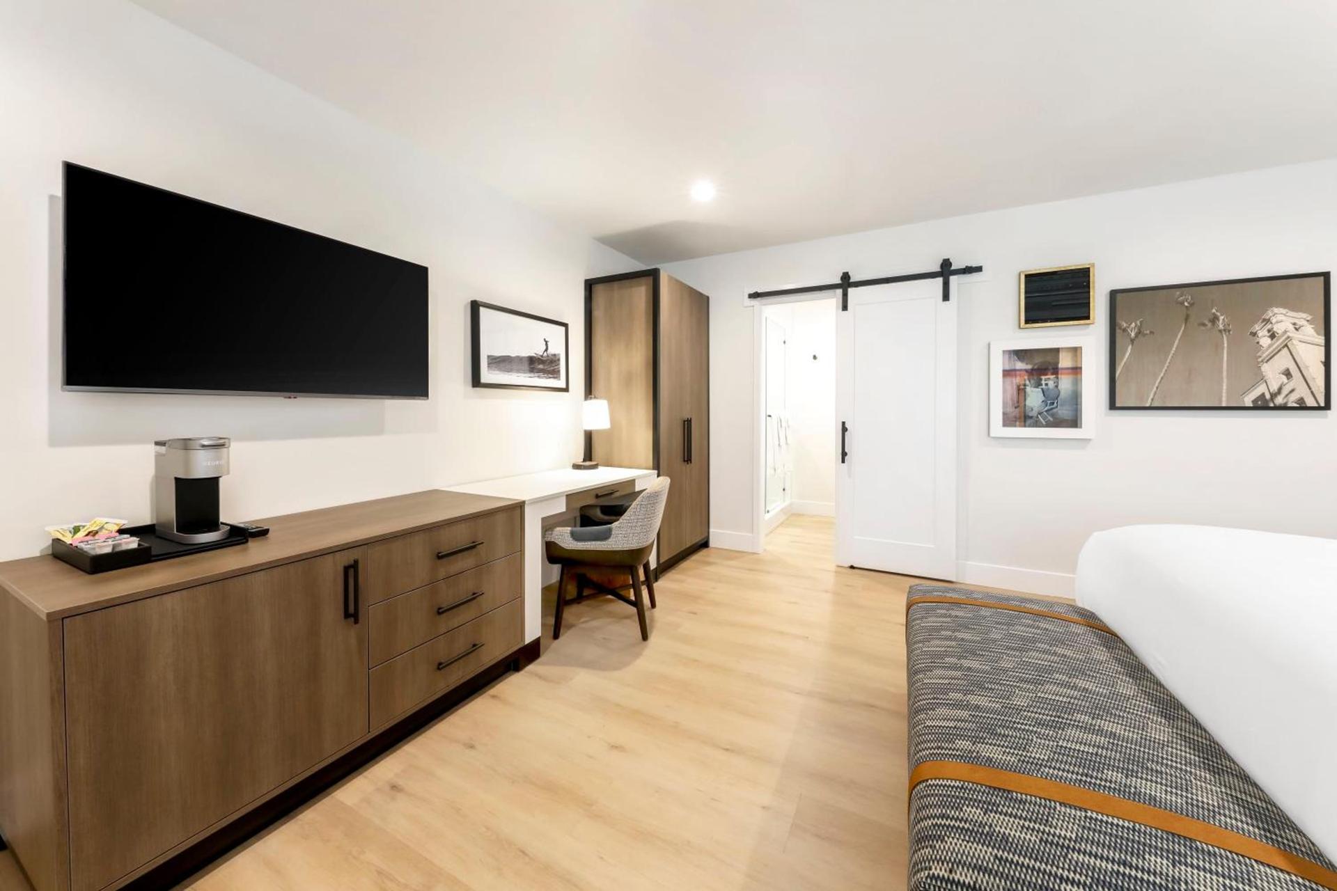 Del Mar Beach Hotel photo 51