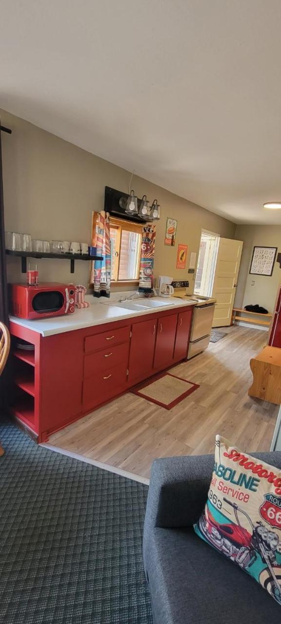 Swiftcurrent Lodge photo 38