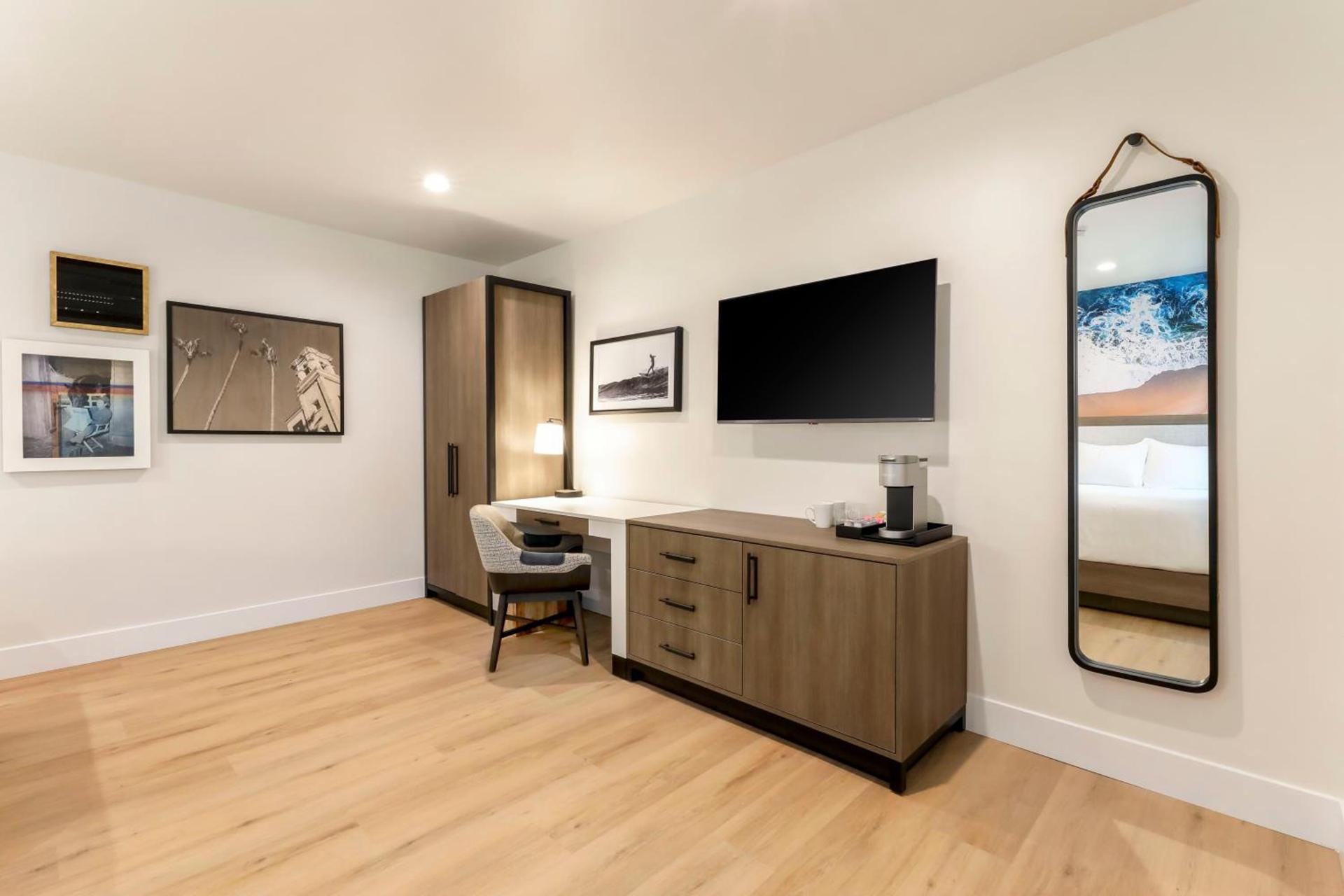 Del Mar Beach Hotel photo 60