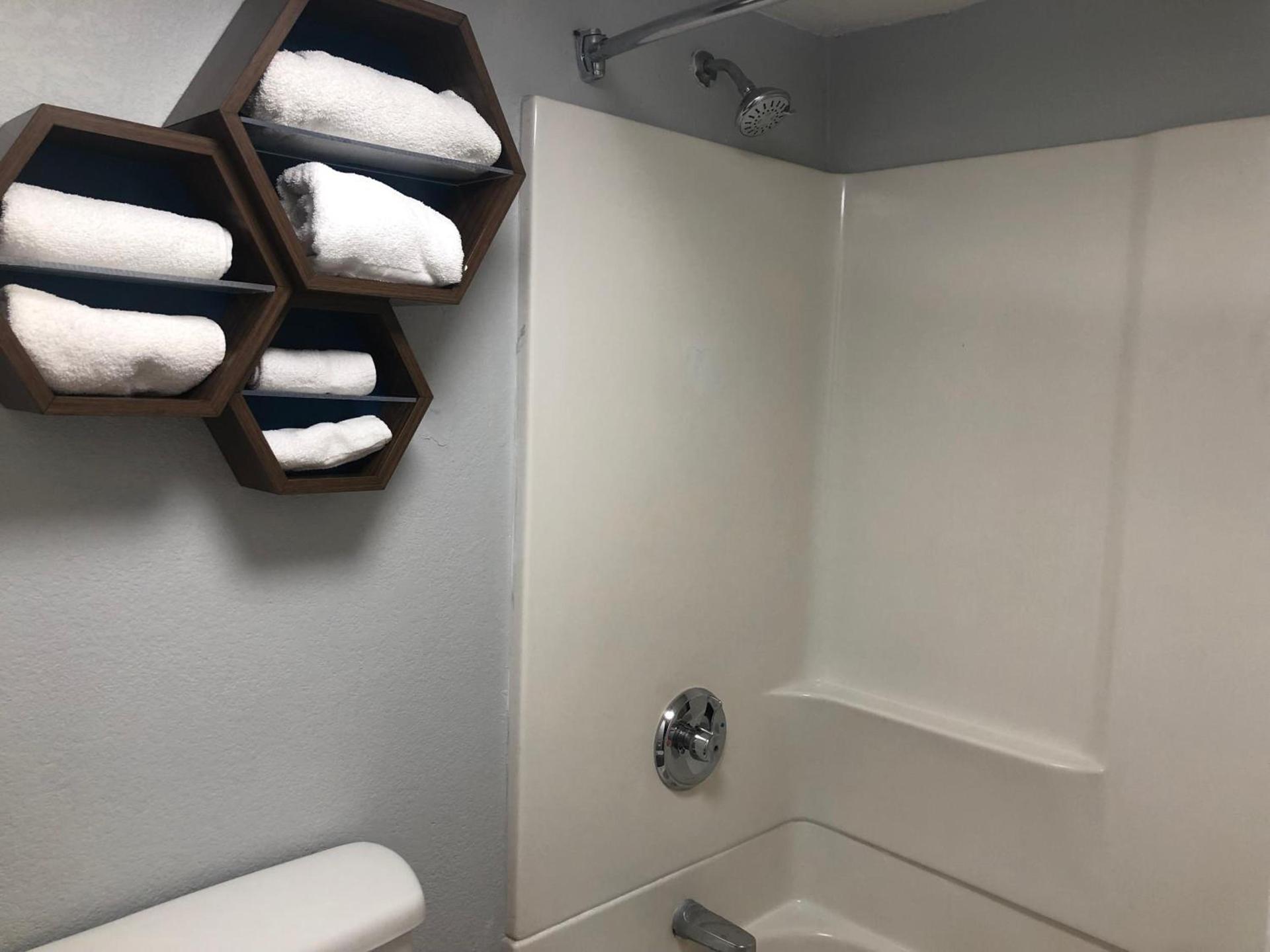 Days Inn by Wyndham Indianapolis South photo 6