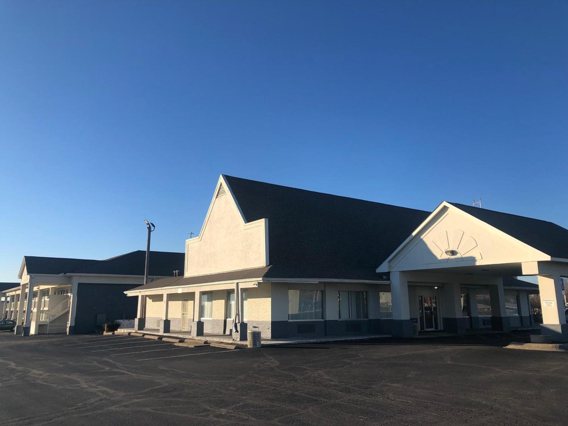 Days Inn by Wyndham Indianapolis South photo 1