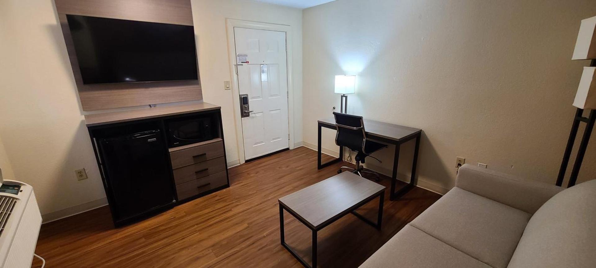 Red Roof Inn & Suites Cornelius - Lake Norman photo 16
