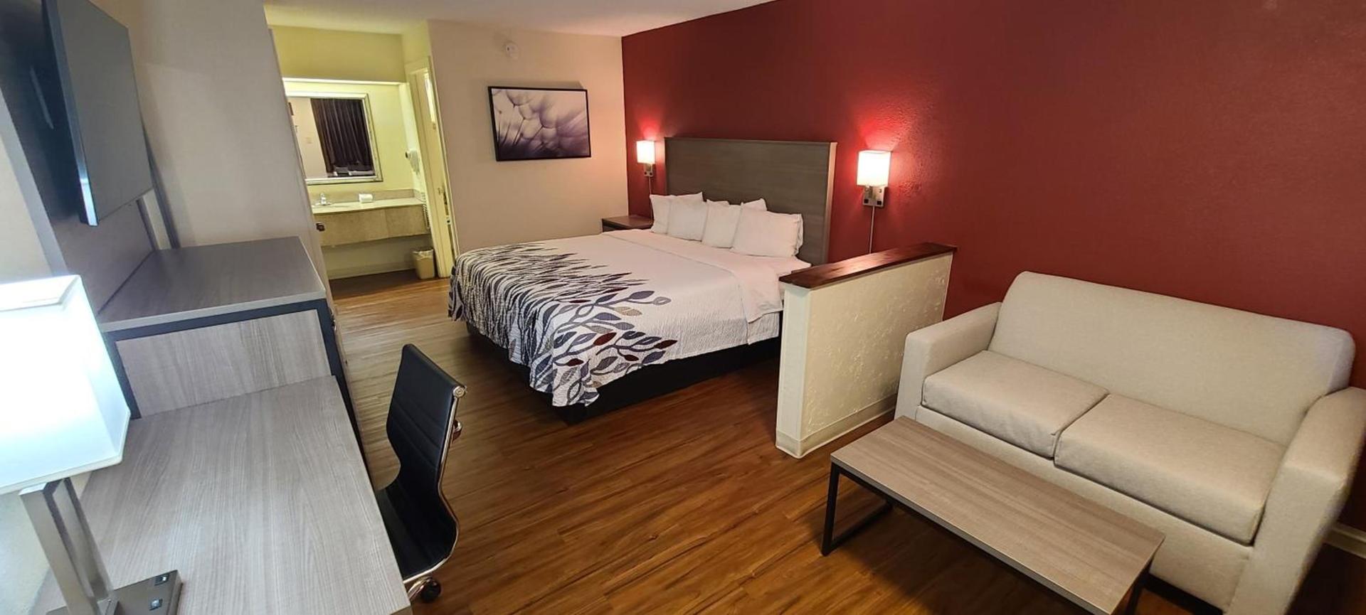 Red Roof Inn & Suites Cornelius - Lake Norman photo 18