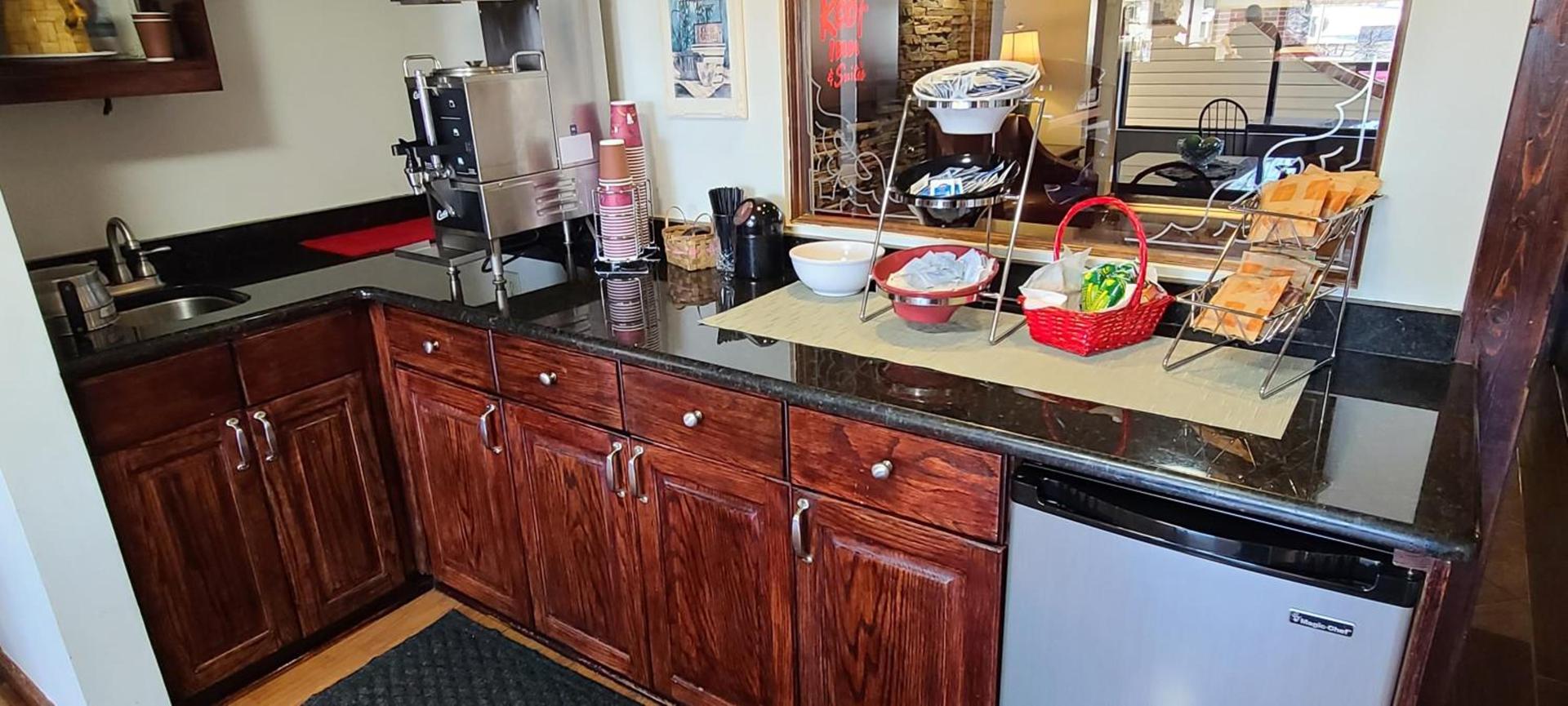 Red Roof Inn & Suites Cornelius - Lake Norman photo 6