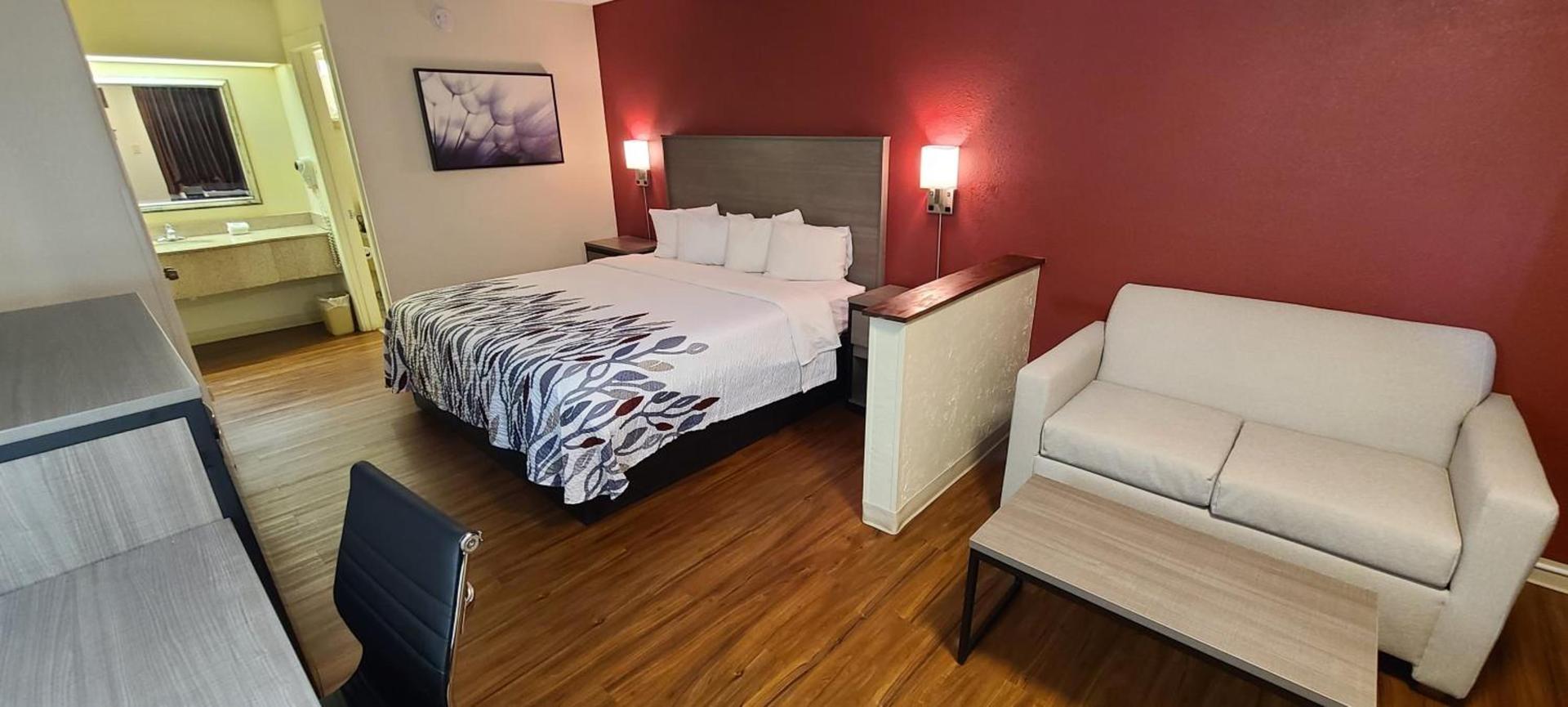 Red Roof Inn & Suites Cornelius - Lake Norman photo 17