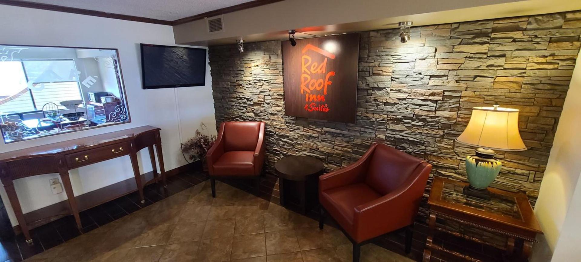 Red Roof Inn & Suites Cornelius - Lake Norman photo 3