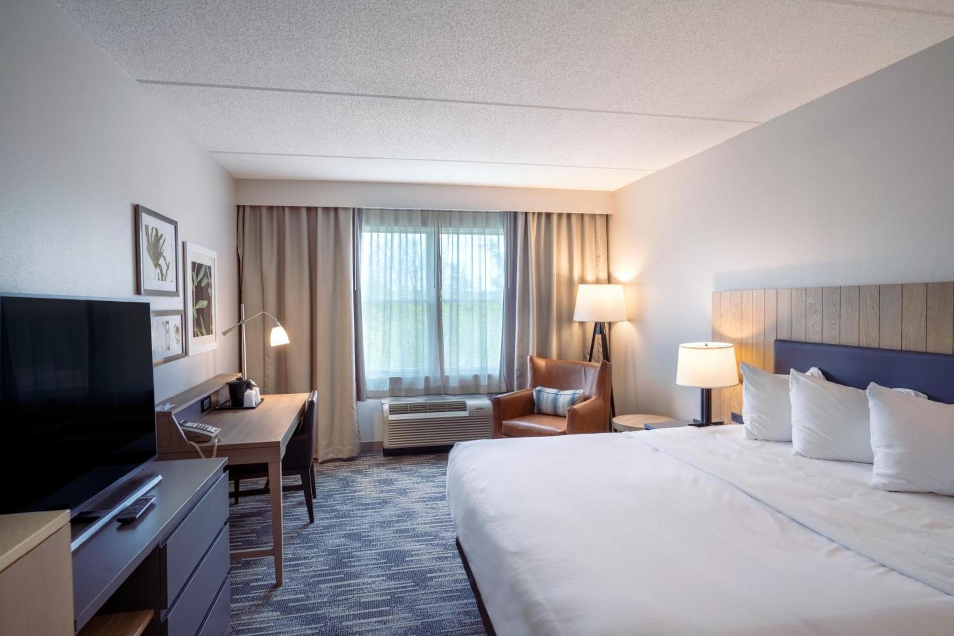 Country Inn & Suites by Radisson, State College Penn State Area , PA photo 9
