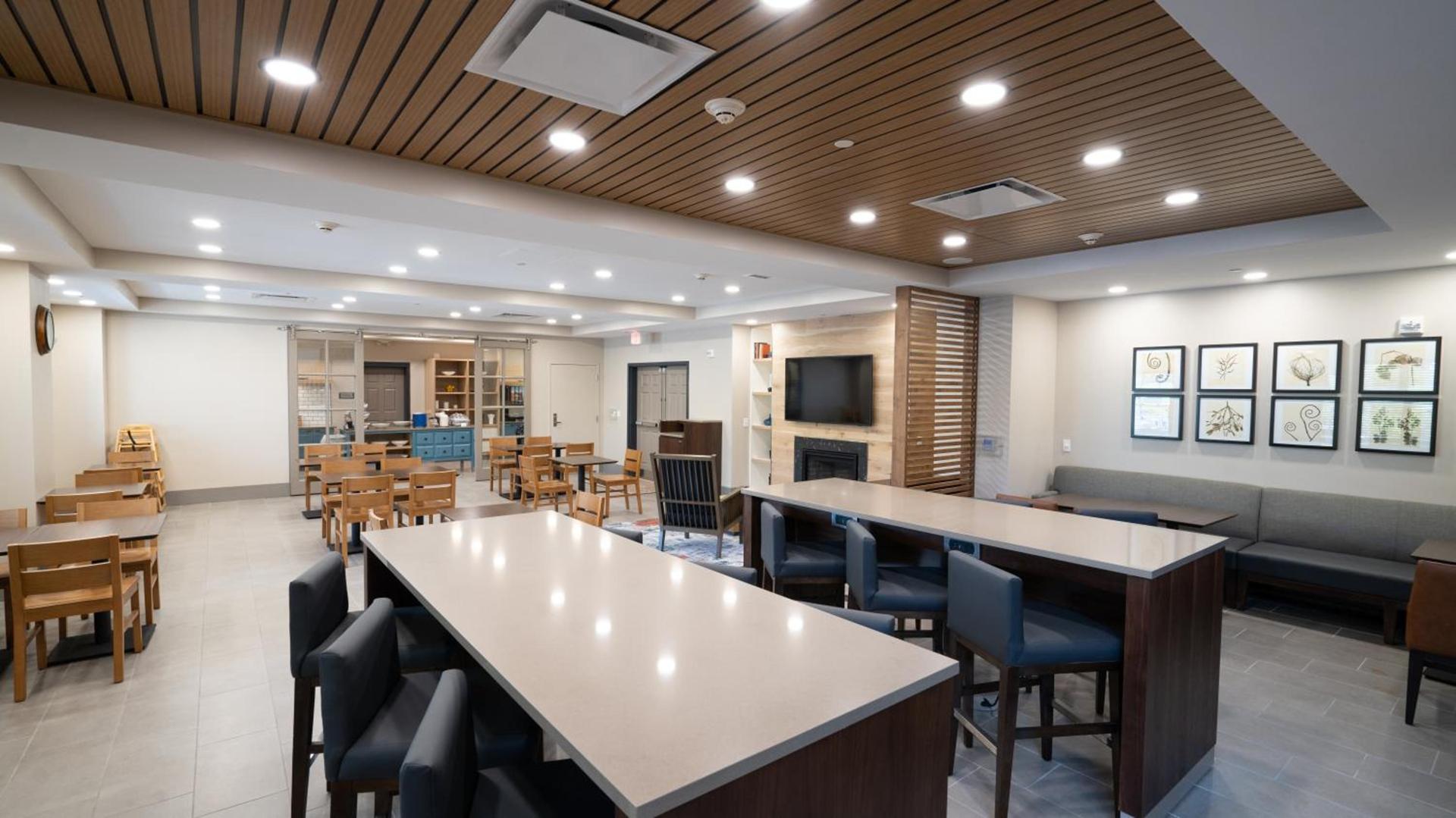 Country Inn & Suites by Radisson, State College Penn State Area , PA photo 13