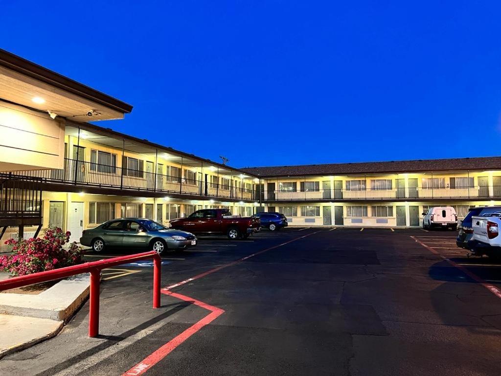 Budget Inn & Suites photo 3