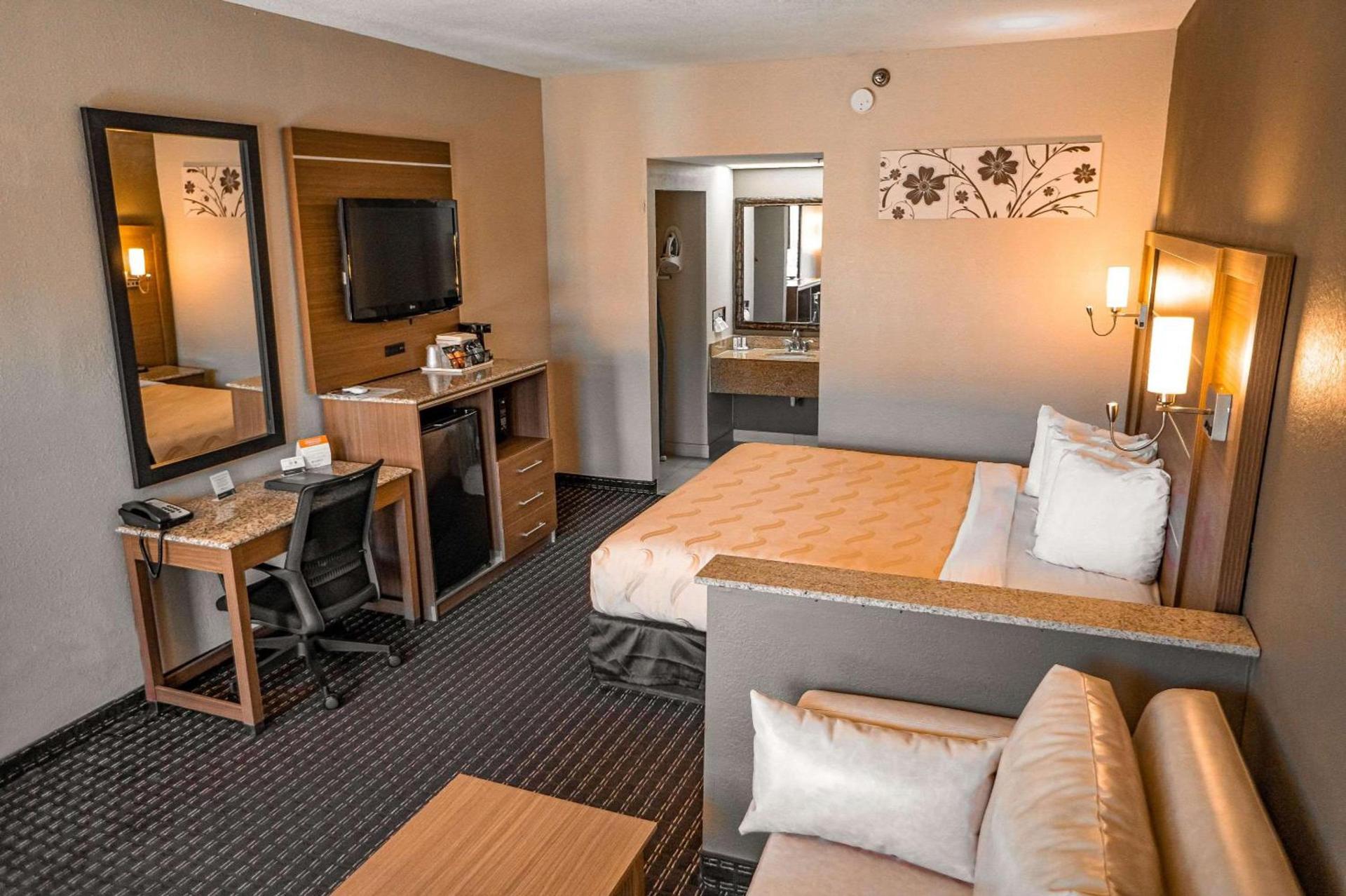 Quality Inn & Suites near Six Flags - Austell photo 9