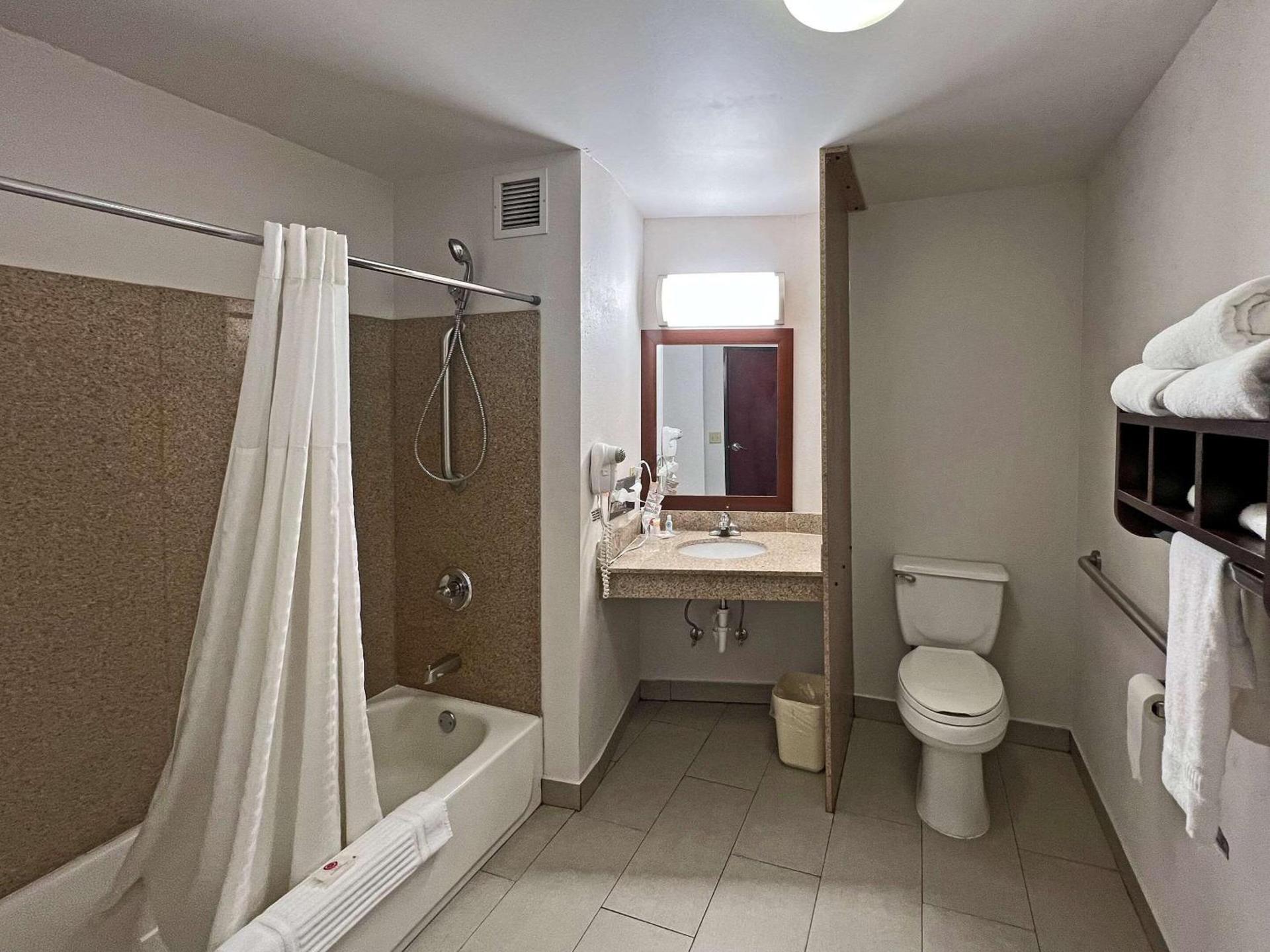 Comfort Suites Jackson-Cape Girardeau photo 9
