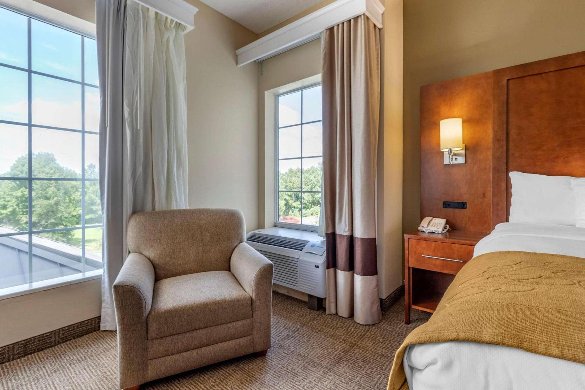 Comfort Suites Myrtle Beach Central photo 14