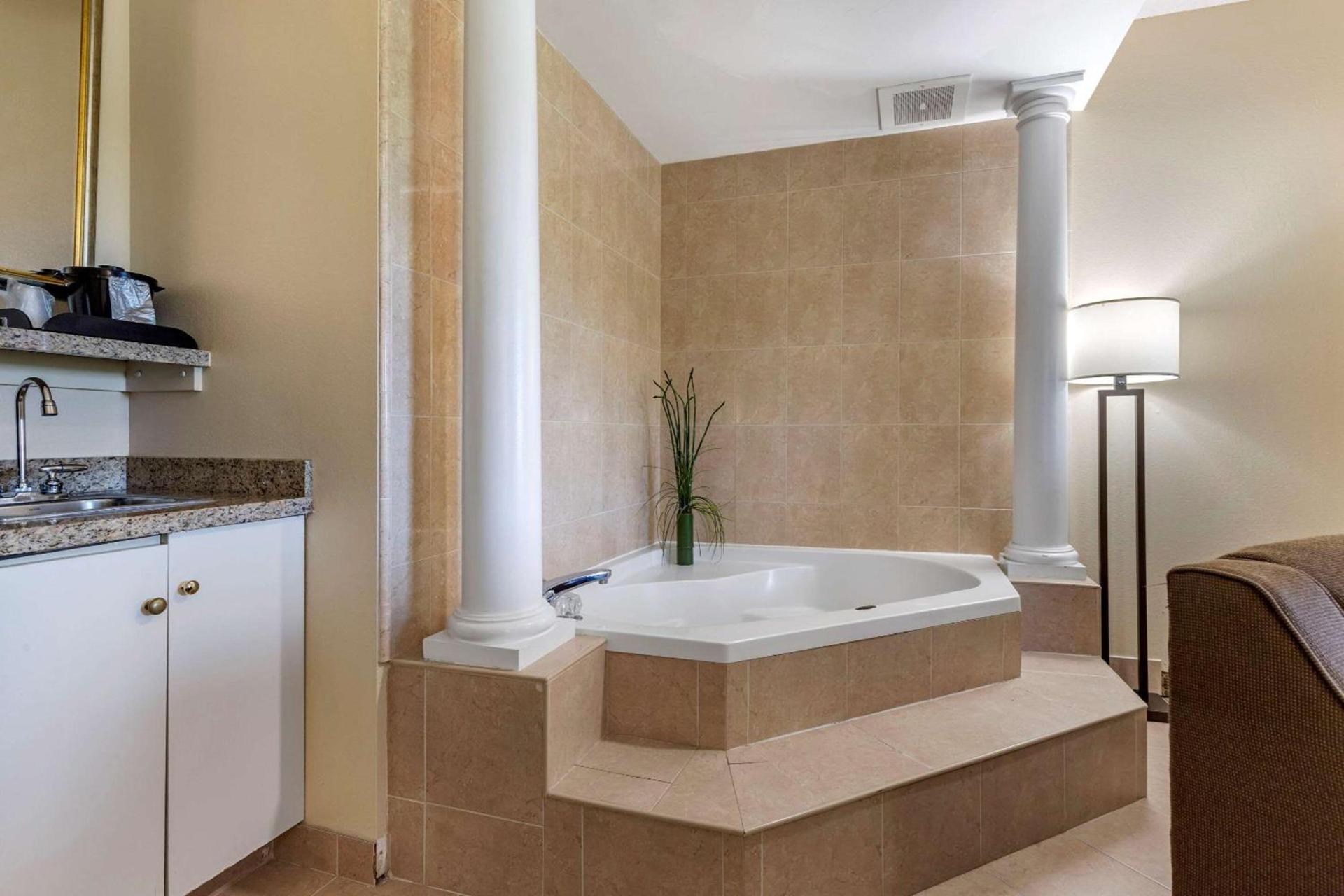 Comfort Suites Myrtle Beach Central photo 18