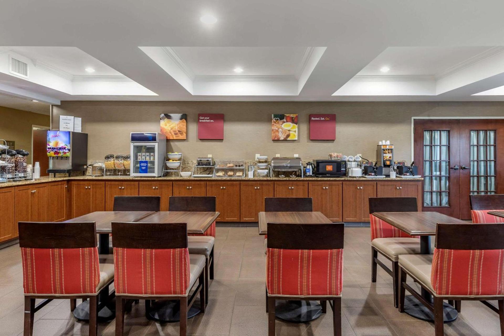 Comfort Suites Myrtle Beach Central photo 31