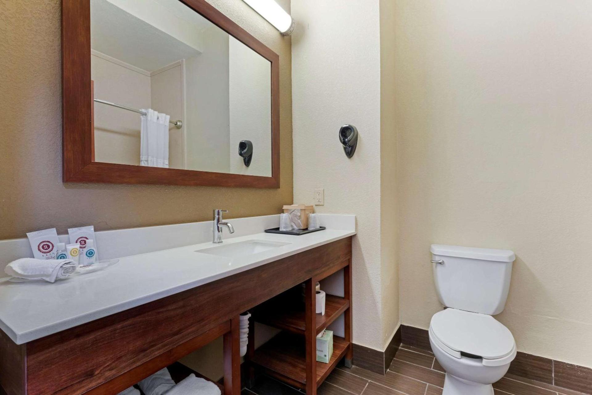 Comfort Suites Gainesville photo 9