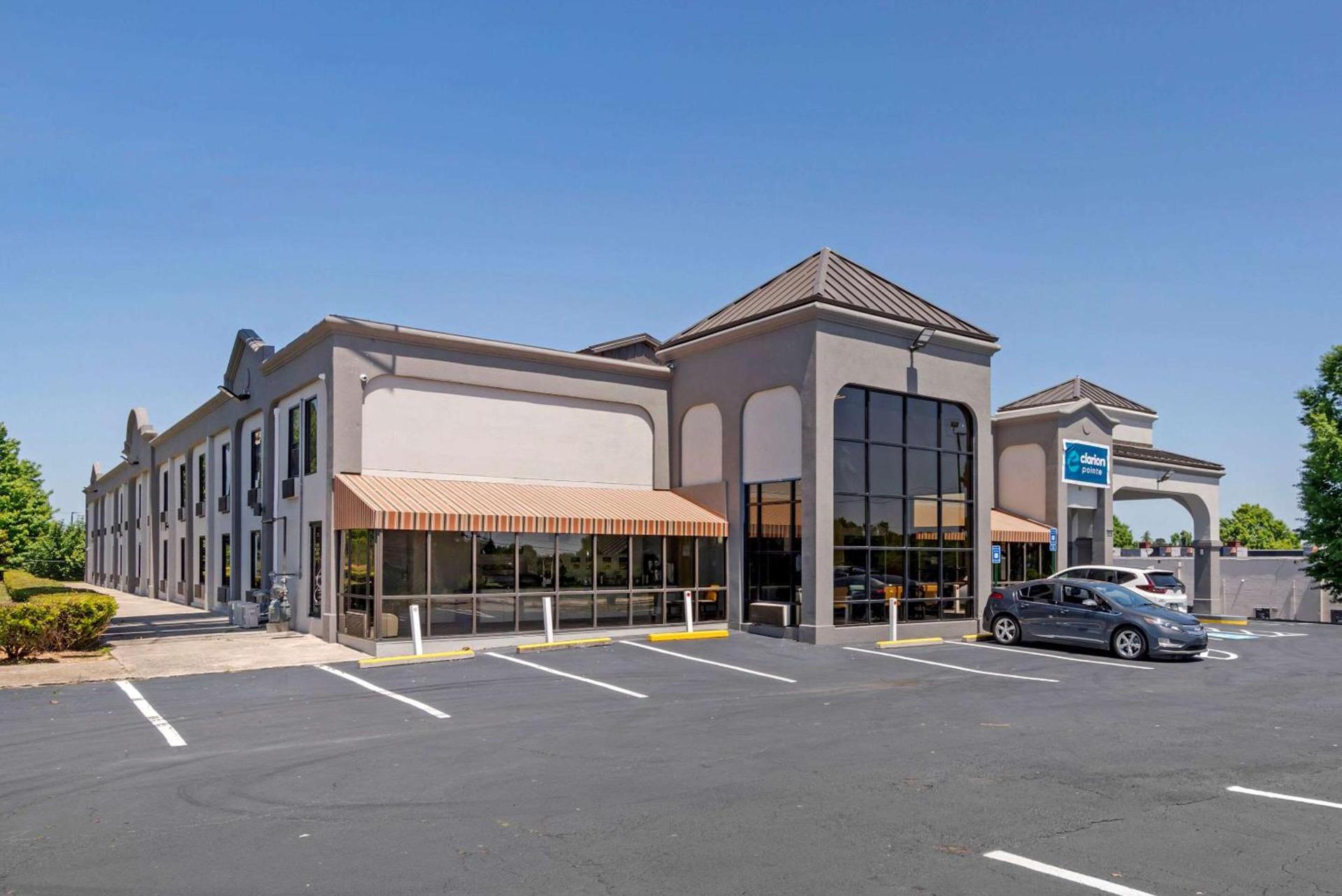 Clarion Pointe McDonough photo 1