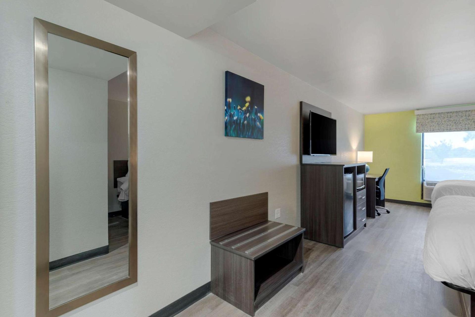 Clarion Pointe McDonough photo 14