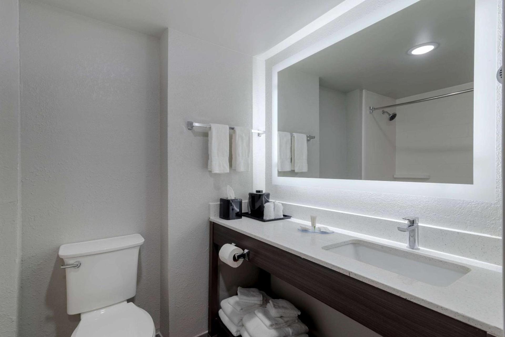 Clarion Pointe McDonough photo 15
