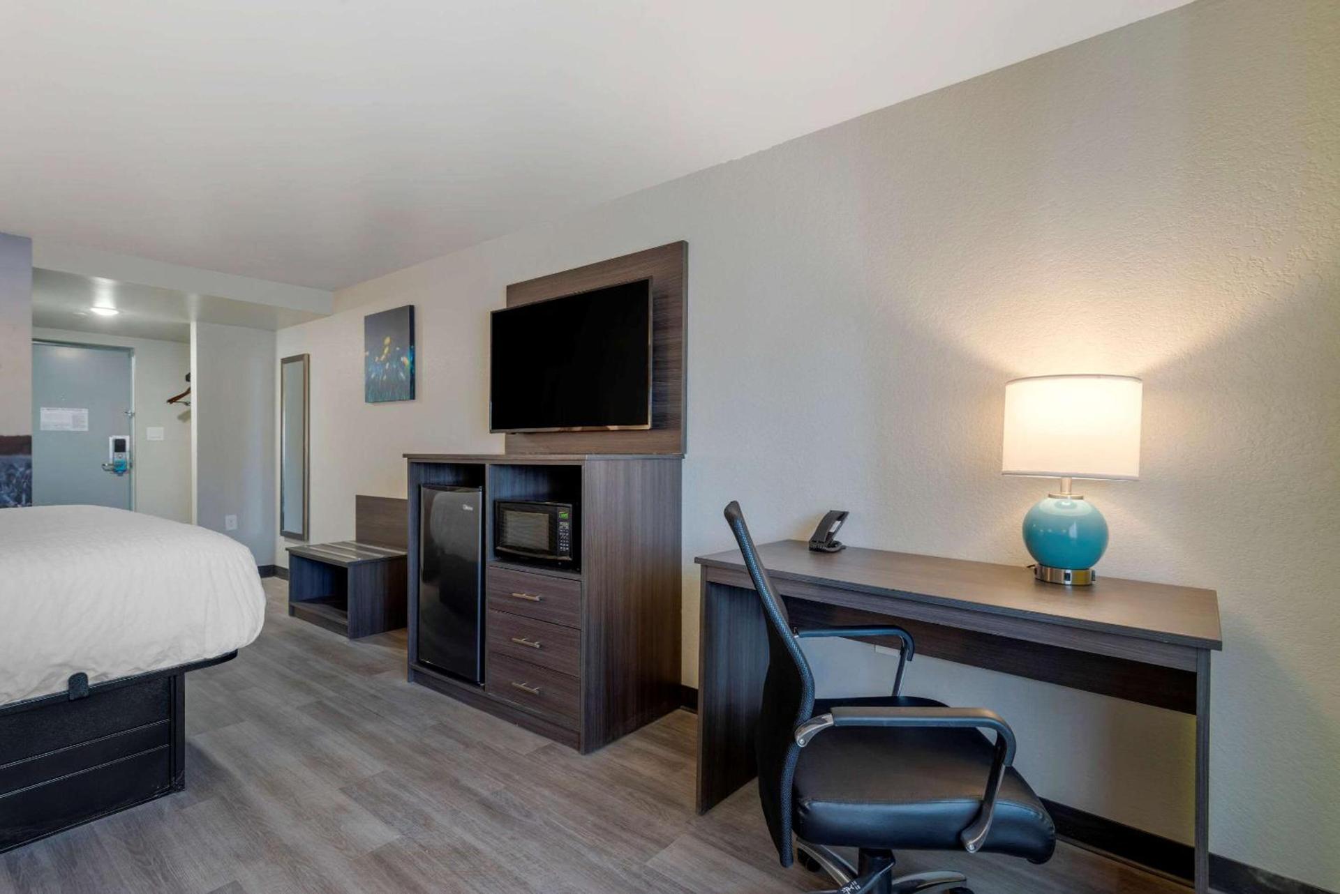 Clarion Pointe McDonough photo 19