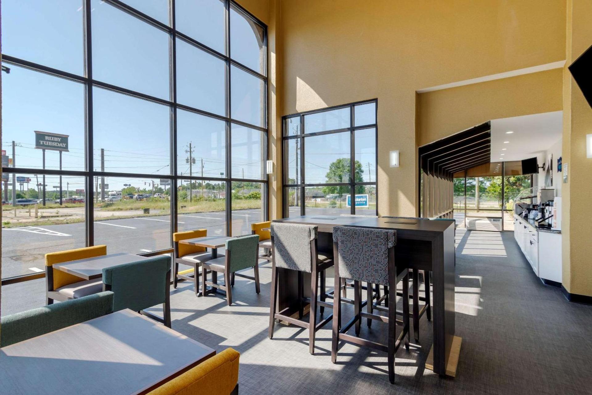 Clarion Pointe McDonough photo 26