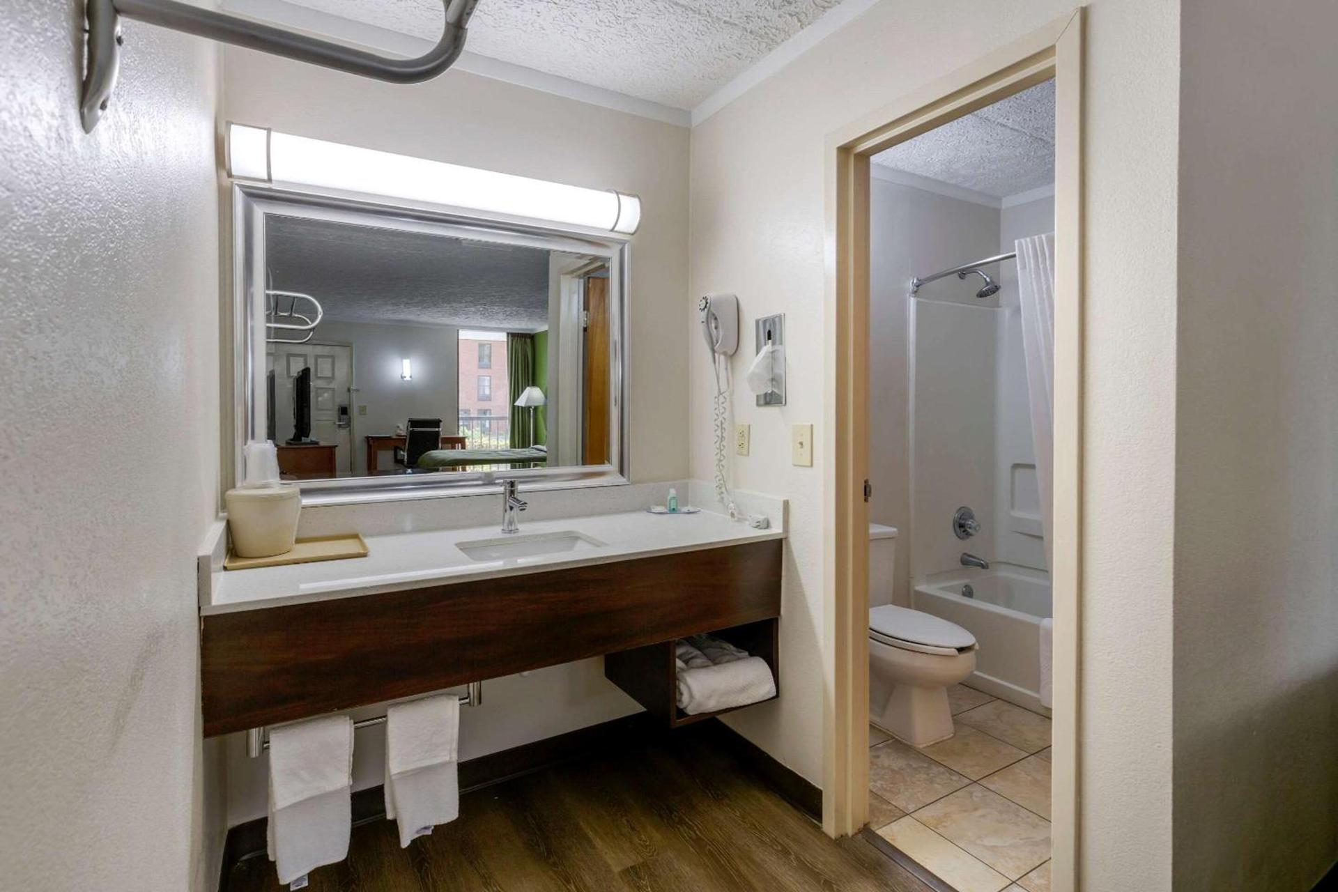Quality Inn - Roxboro South photo 10