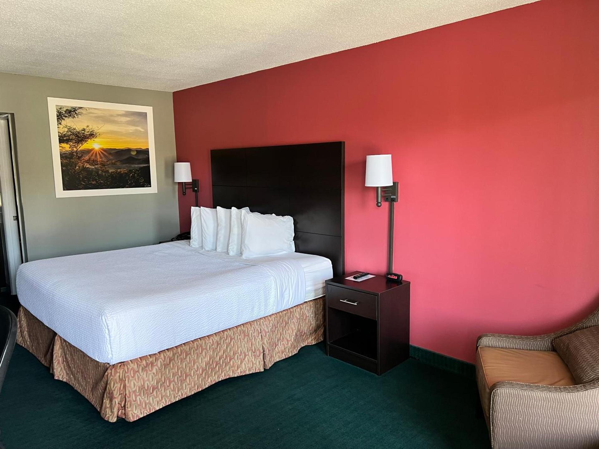 Days Inn by Wyndham Jellico - Tennessee State Line photo 7