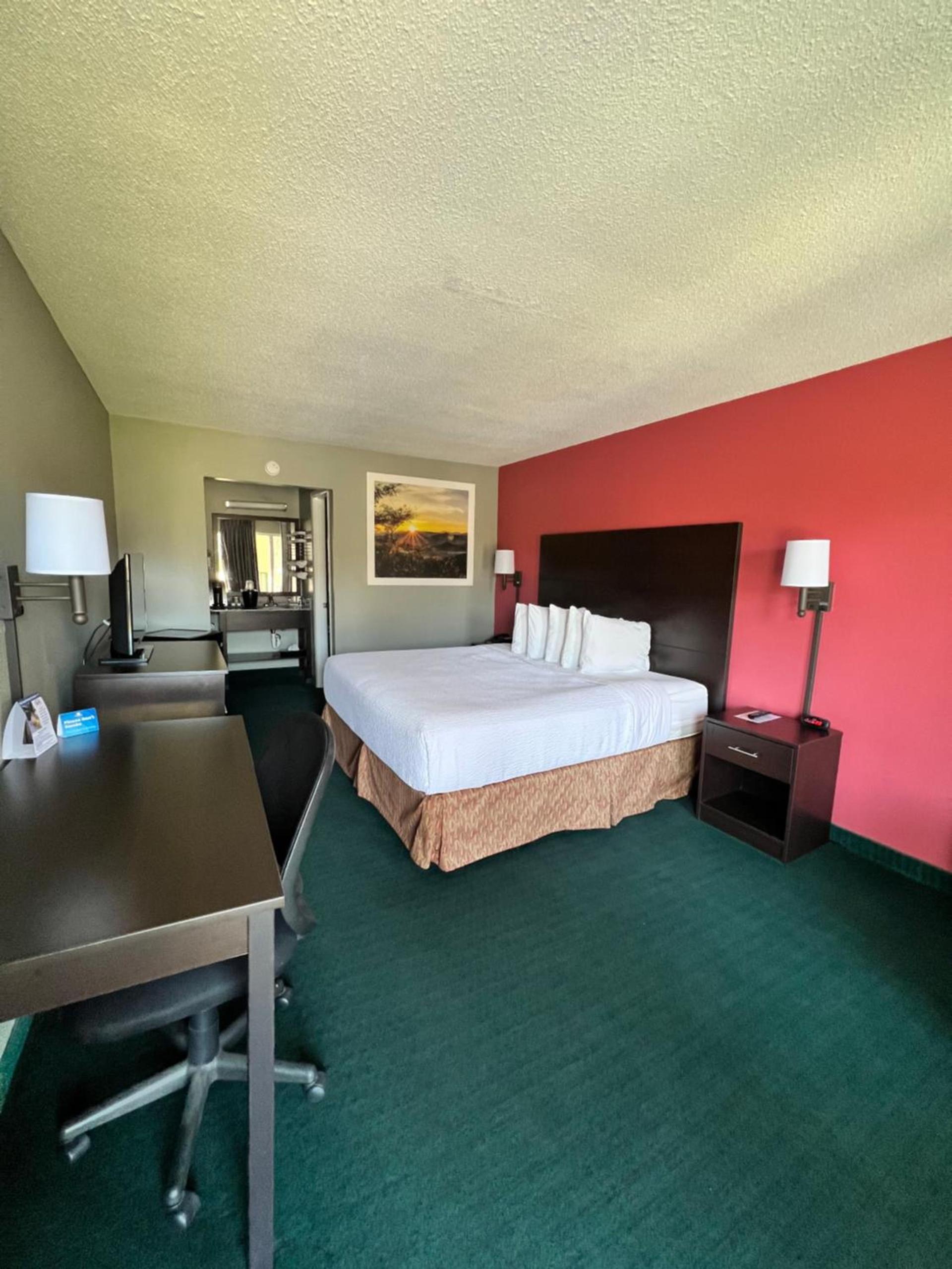 Days Inn by Wyndham Jellico - Tennessee State Line photo 6