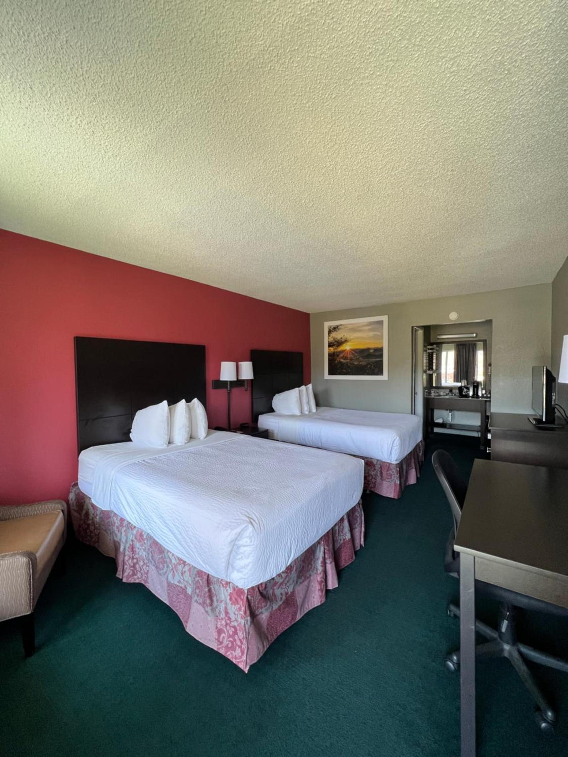 Days Inn by Wyndham Jellico - Tennessee State Line photo 4