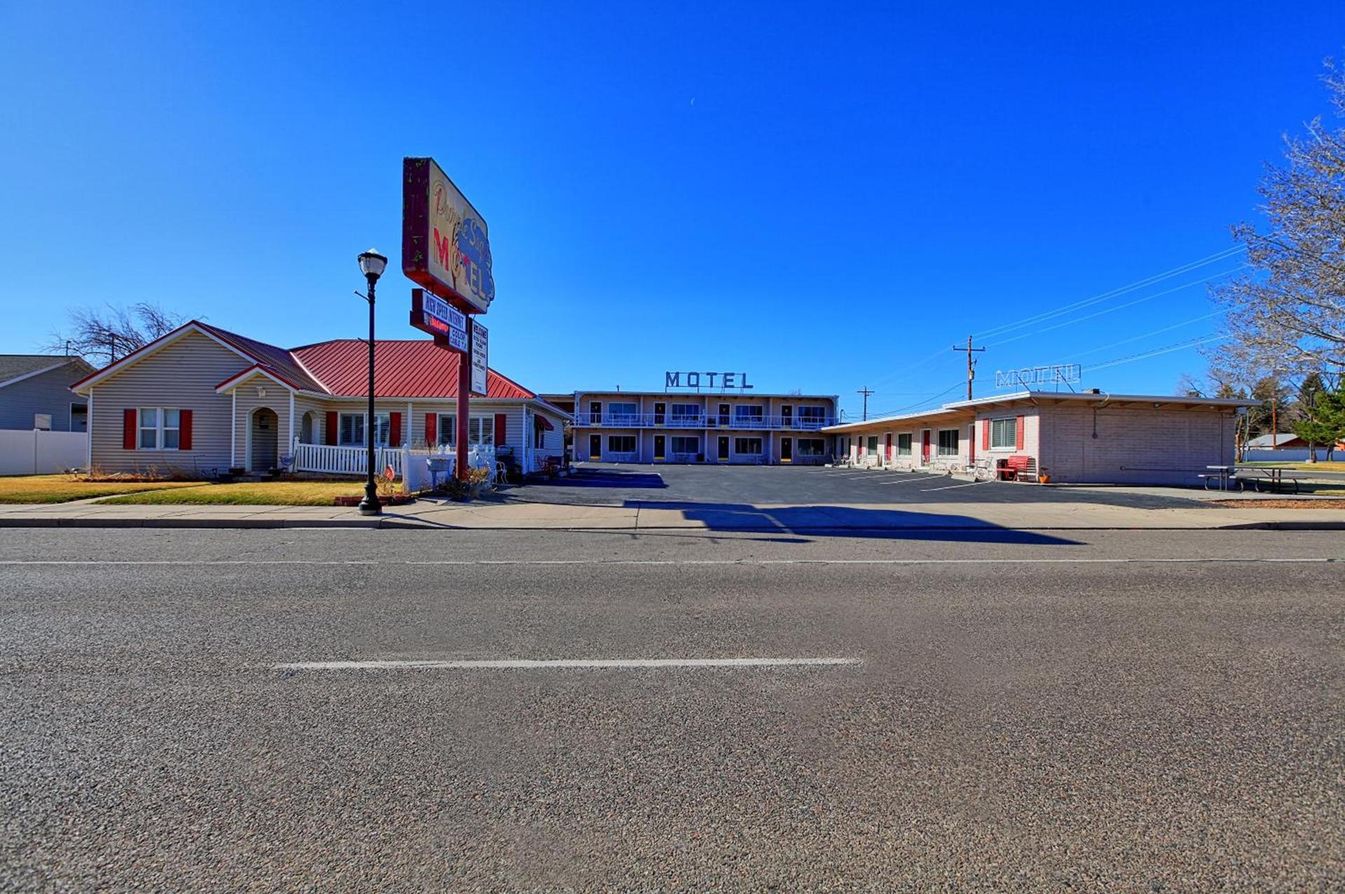 Purple Sage Motel photo 5