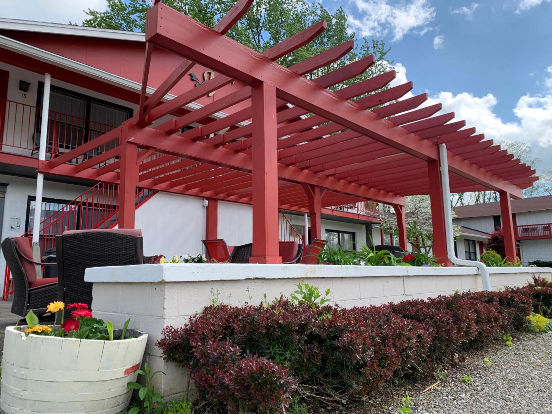 Vinehurst Inn & Suites photo 24