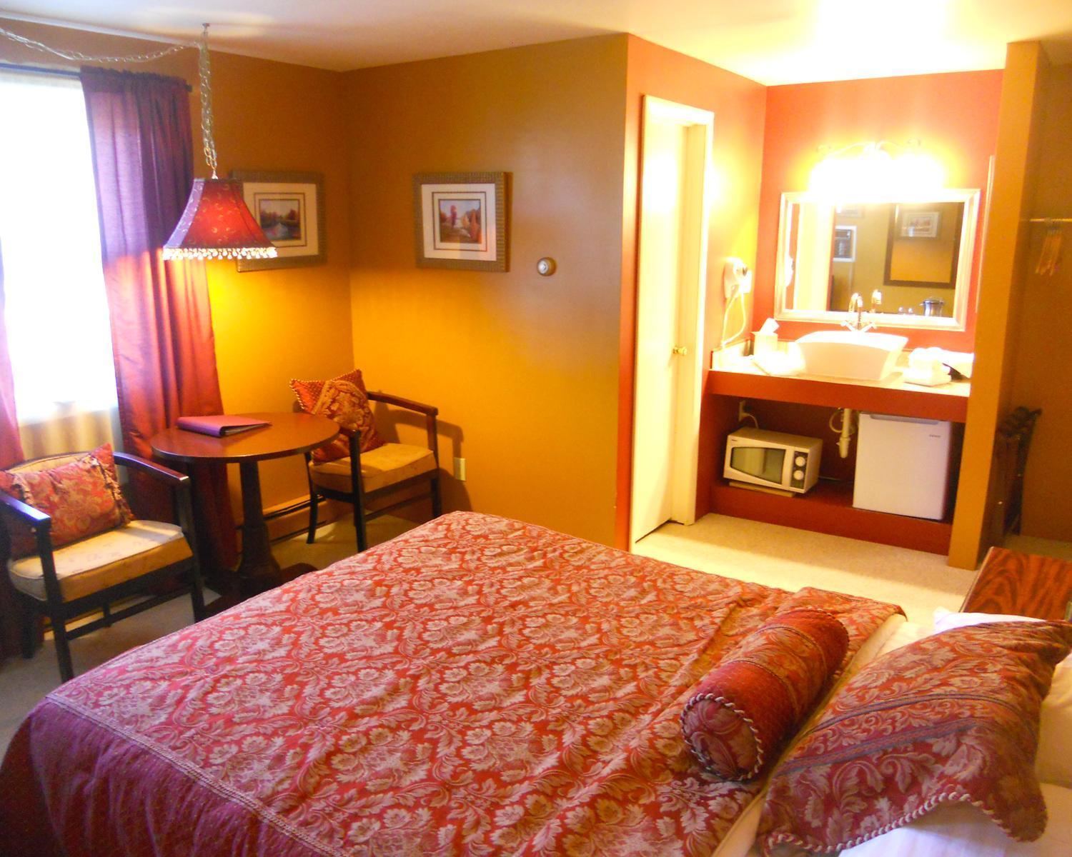 Vinehurst Inn & Suites photo 25
