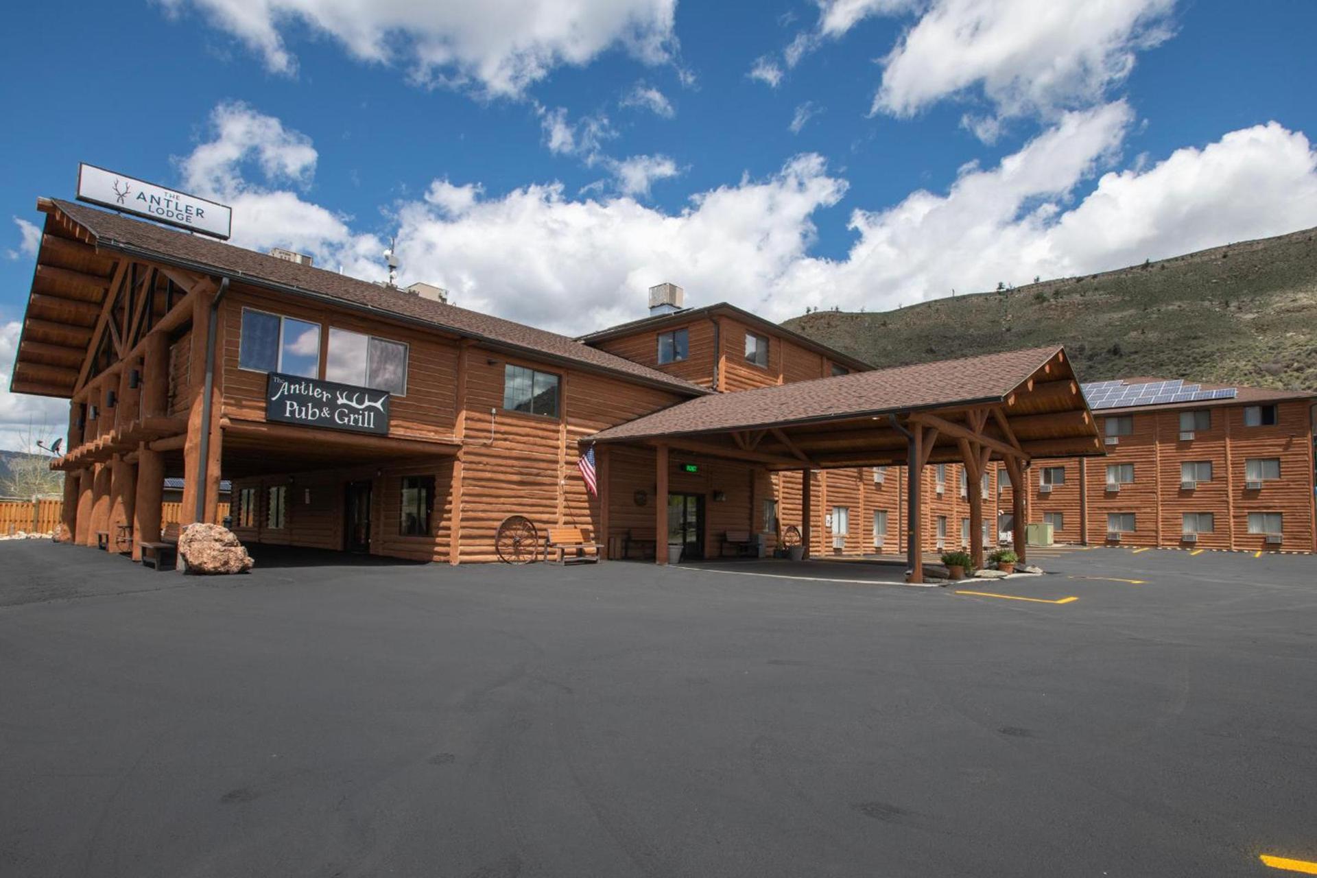 The Antler Lodge - Gardiner photo 18