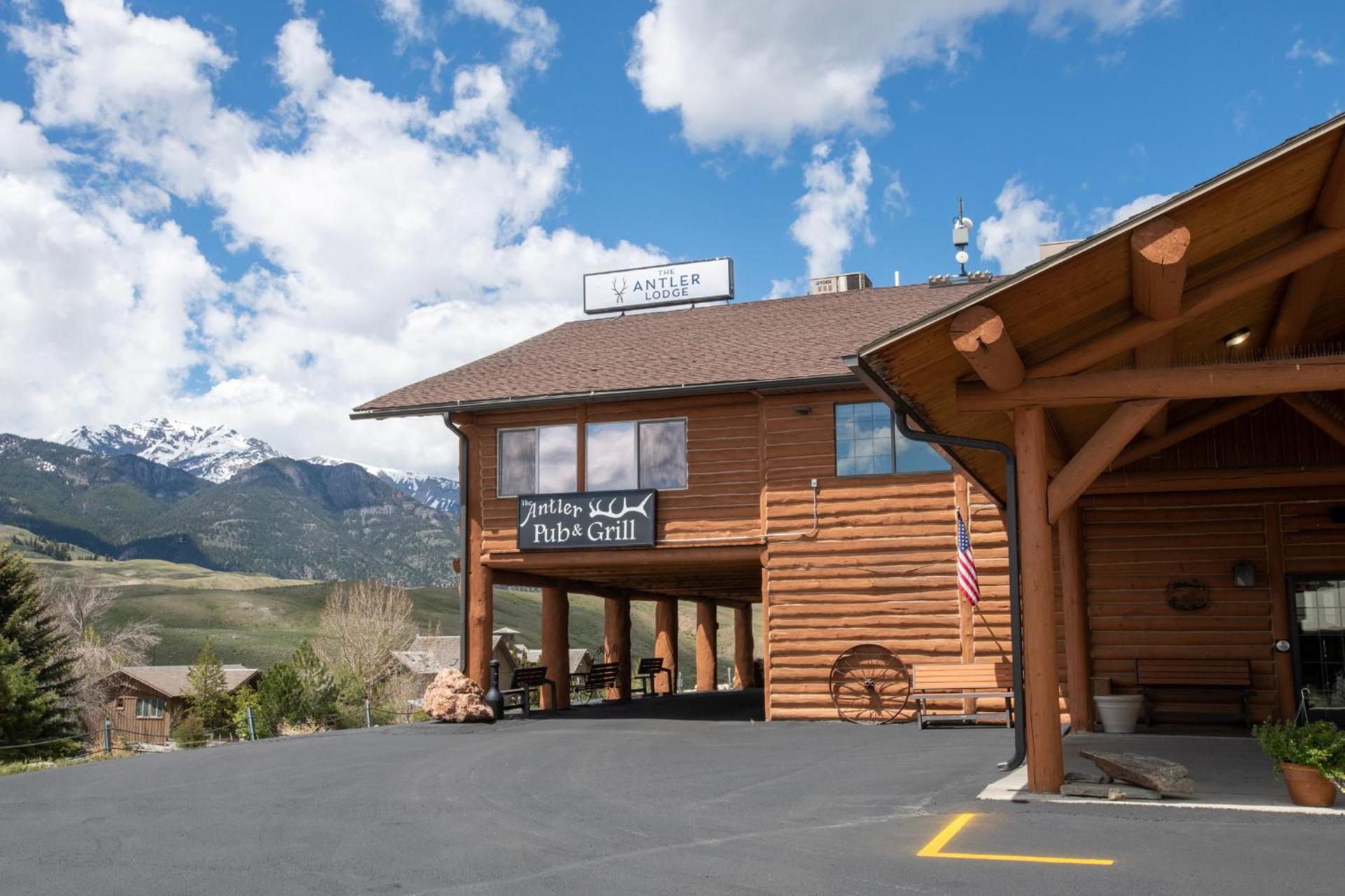 The Antler Lodge - Gardiner photo 19