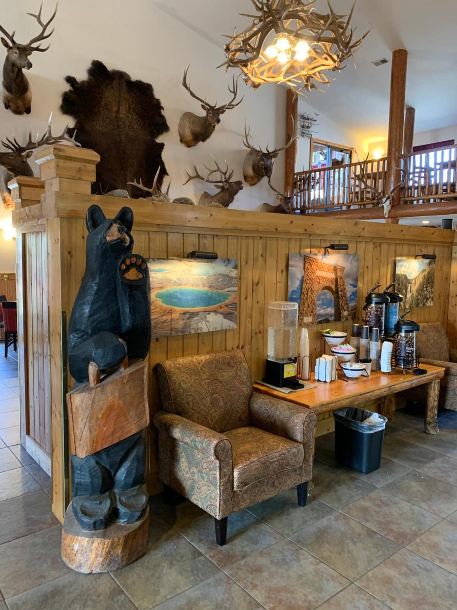 The Antler Lodge - Gardiner photo 17