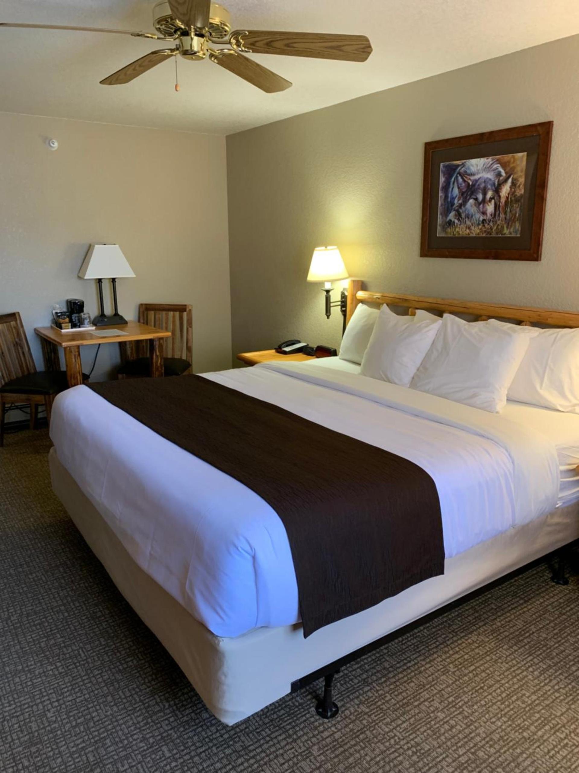 The Antler Lodge - Gardiner photo 8