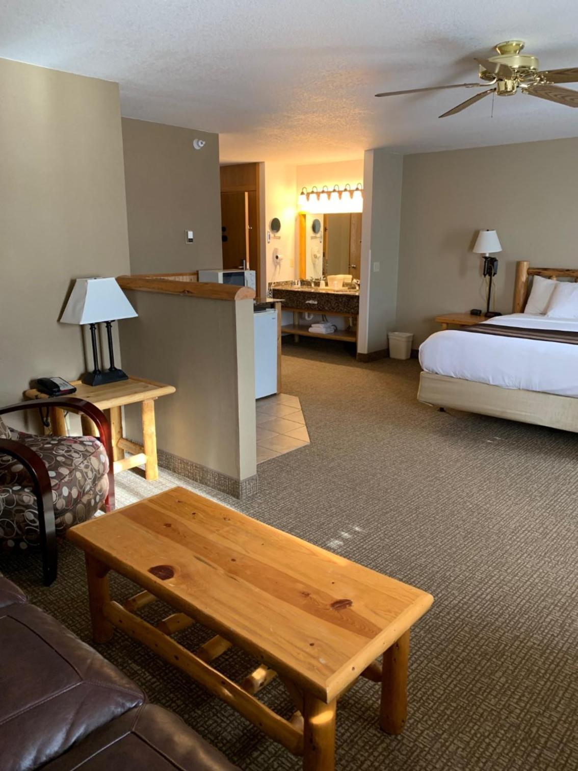 The Antler Lodge - Gardiner photo 11