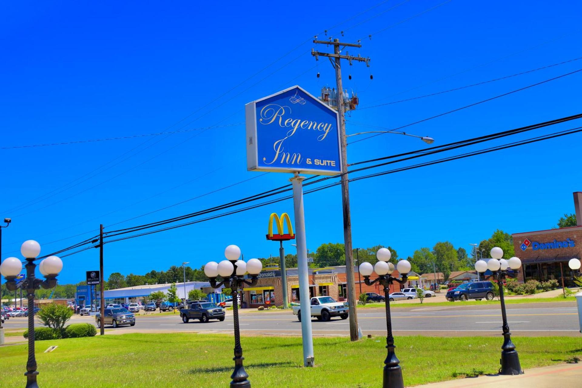 Regency Inn & Suites photo 2