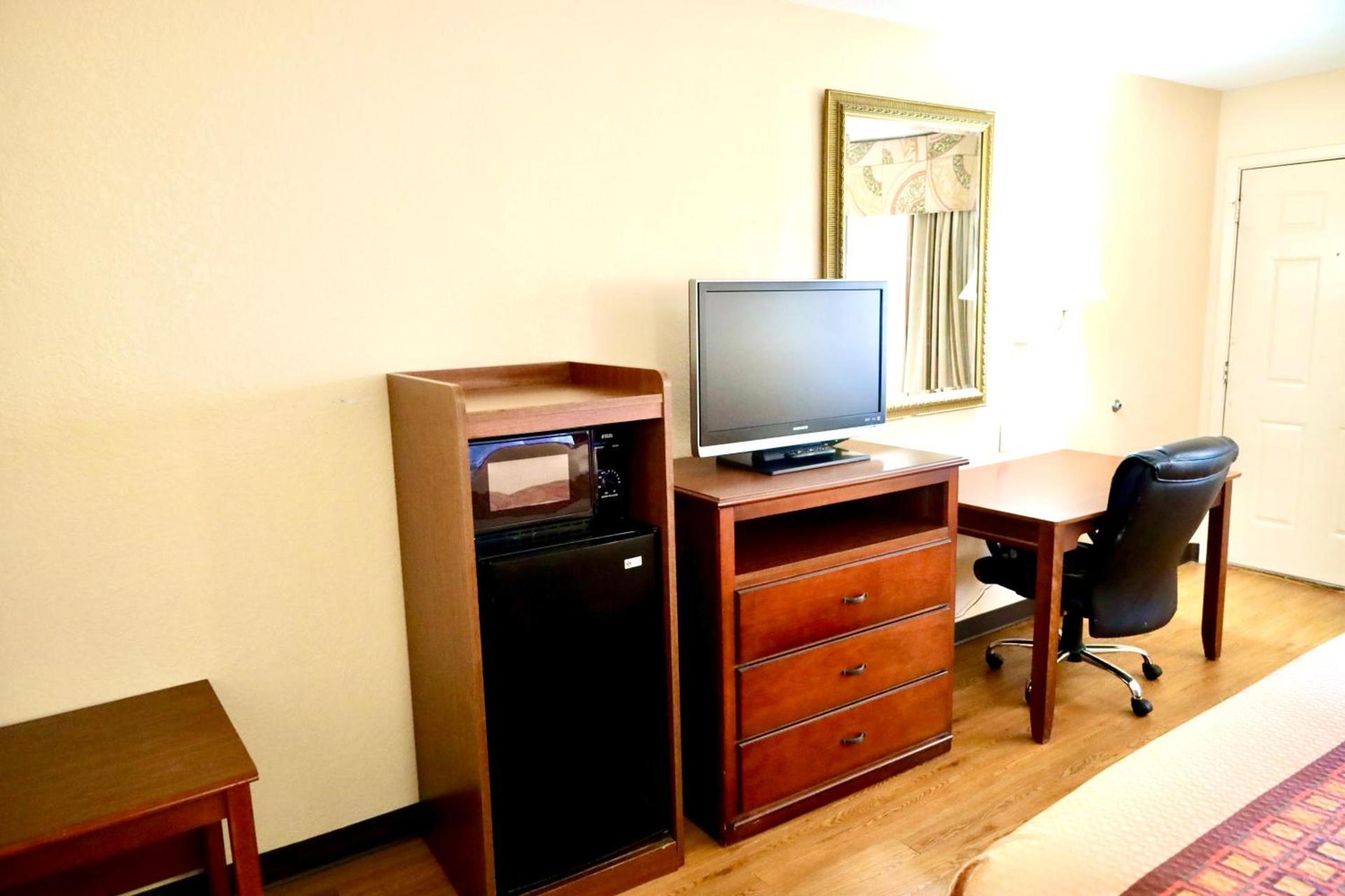 Regency Inn & Suites photo 14