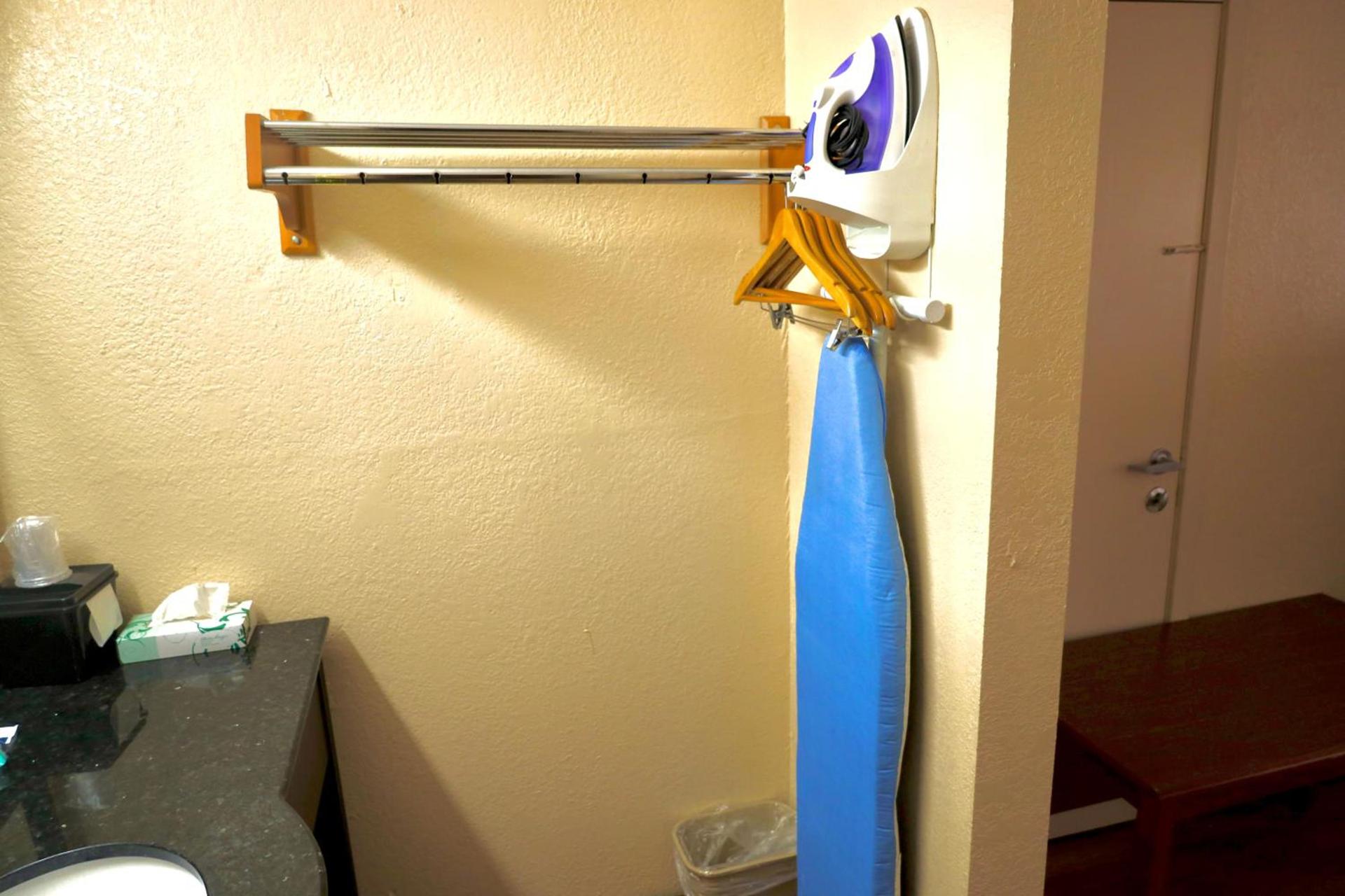Regency Inn & Suites photo 15