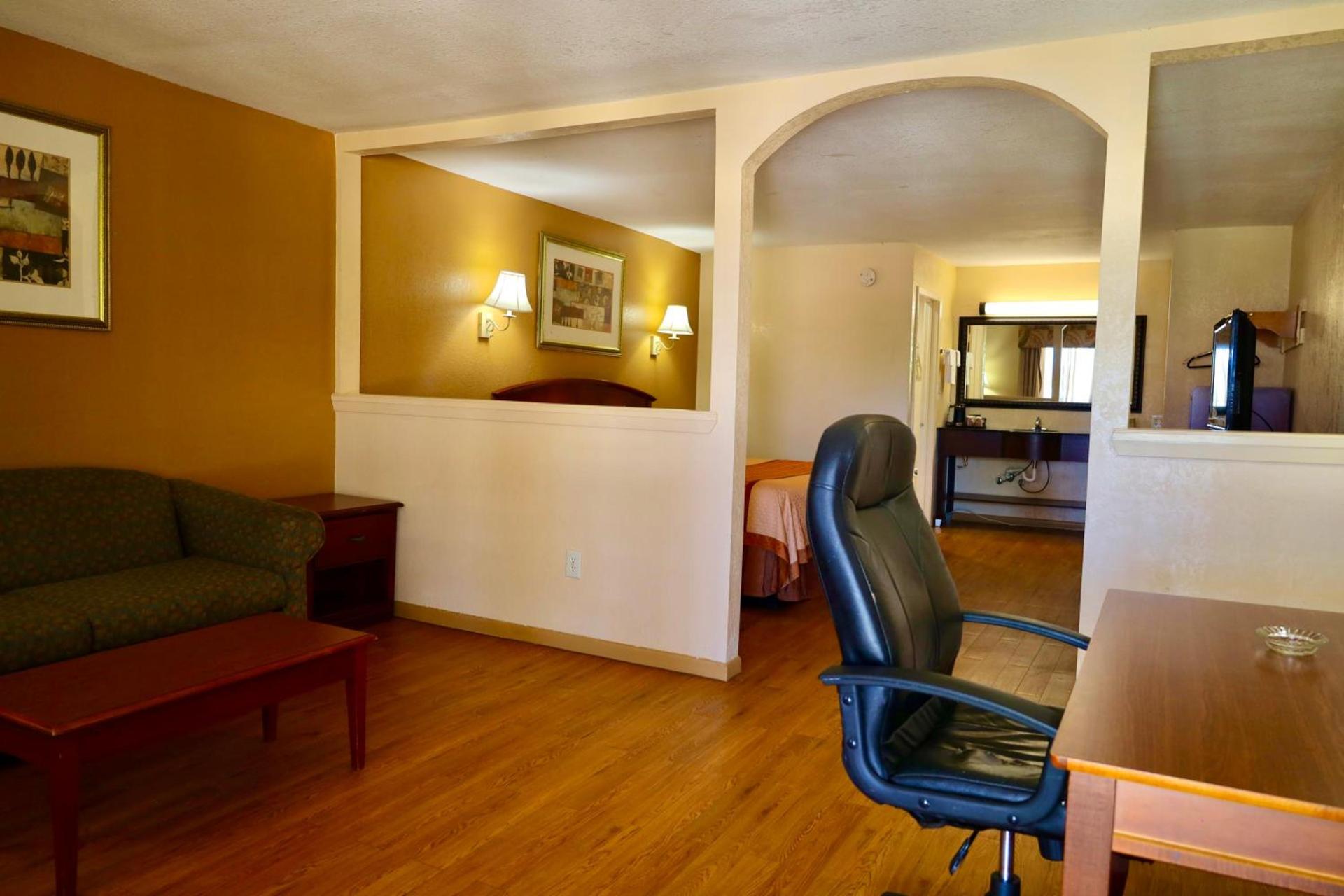 Regency Inn & Suites photo 19