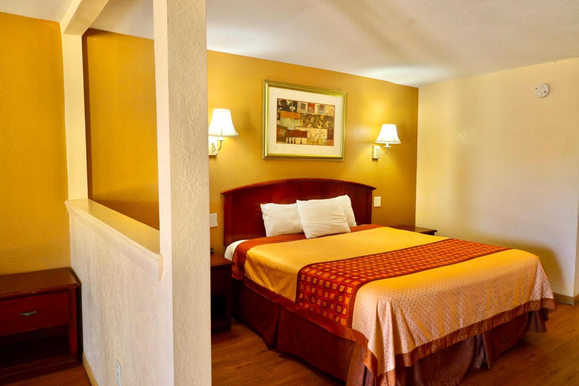 Regency Inn & Suites photo 17