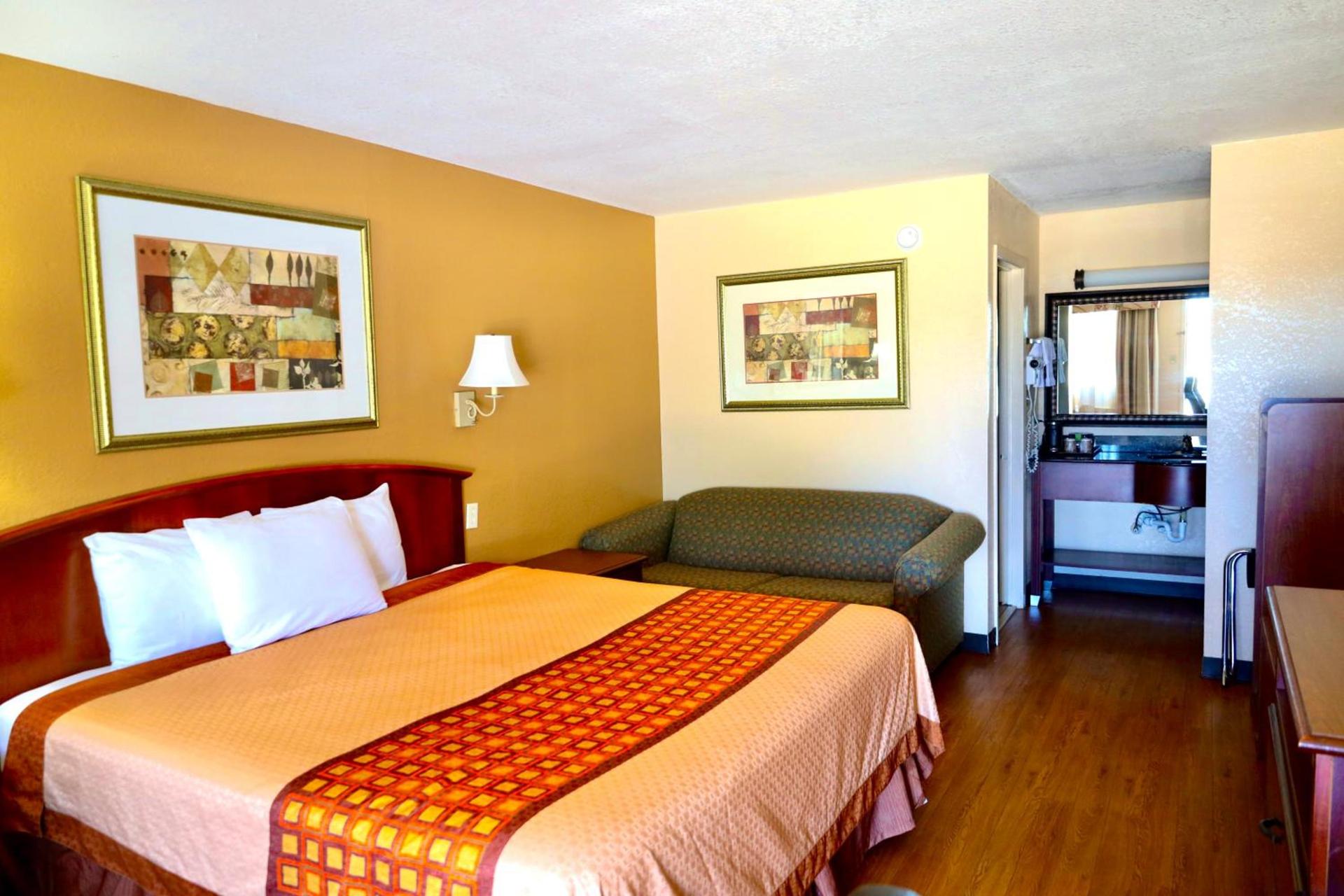 Regency Inn & Suites photo 22
