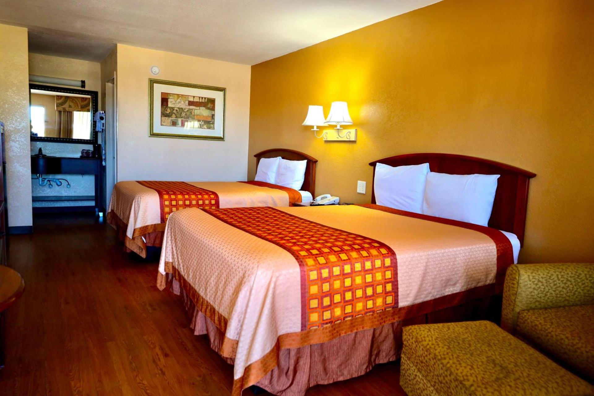 Regency Inn & Suites photo 10