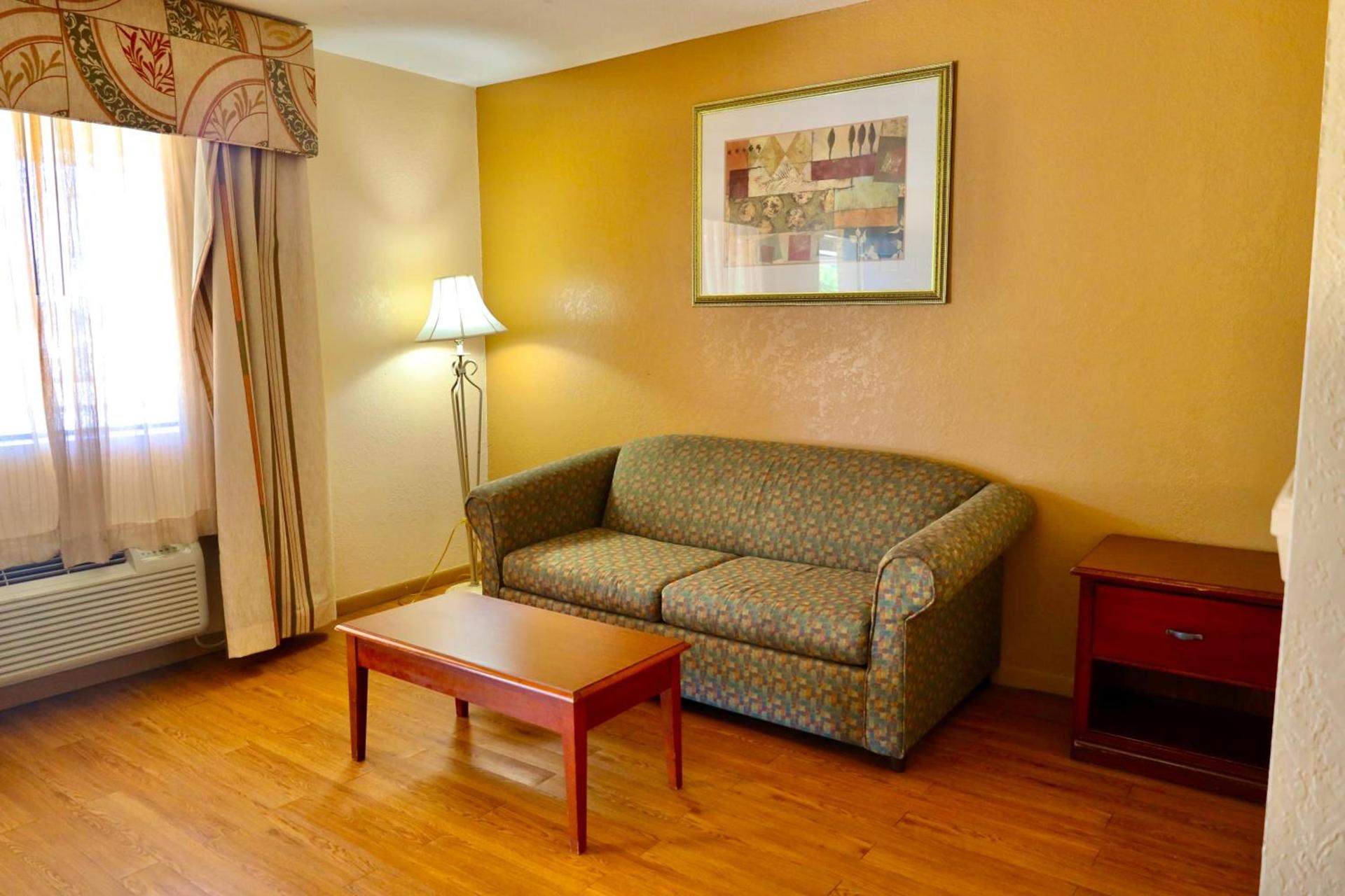 Regency Inn & Suites photo 24